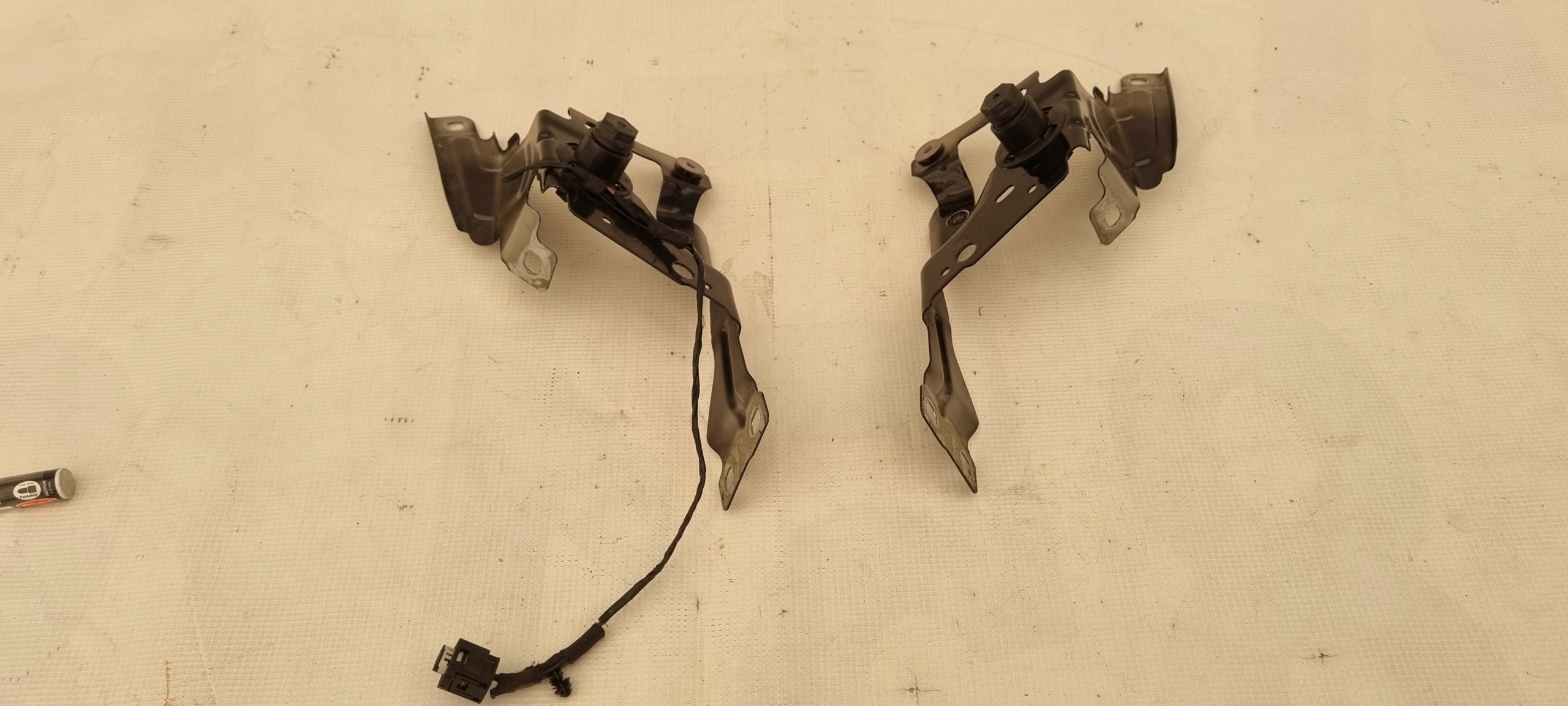 7486802 - BMW G20 G21 кронштейн ковзання крила П