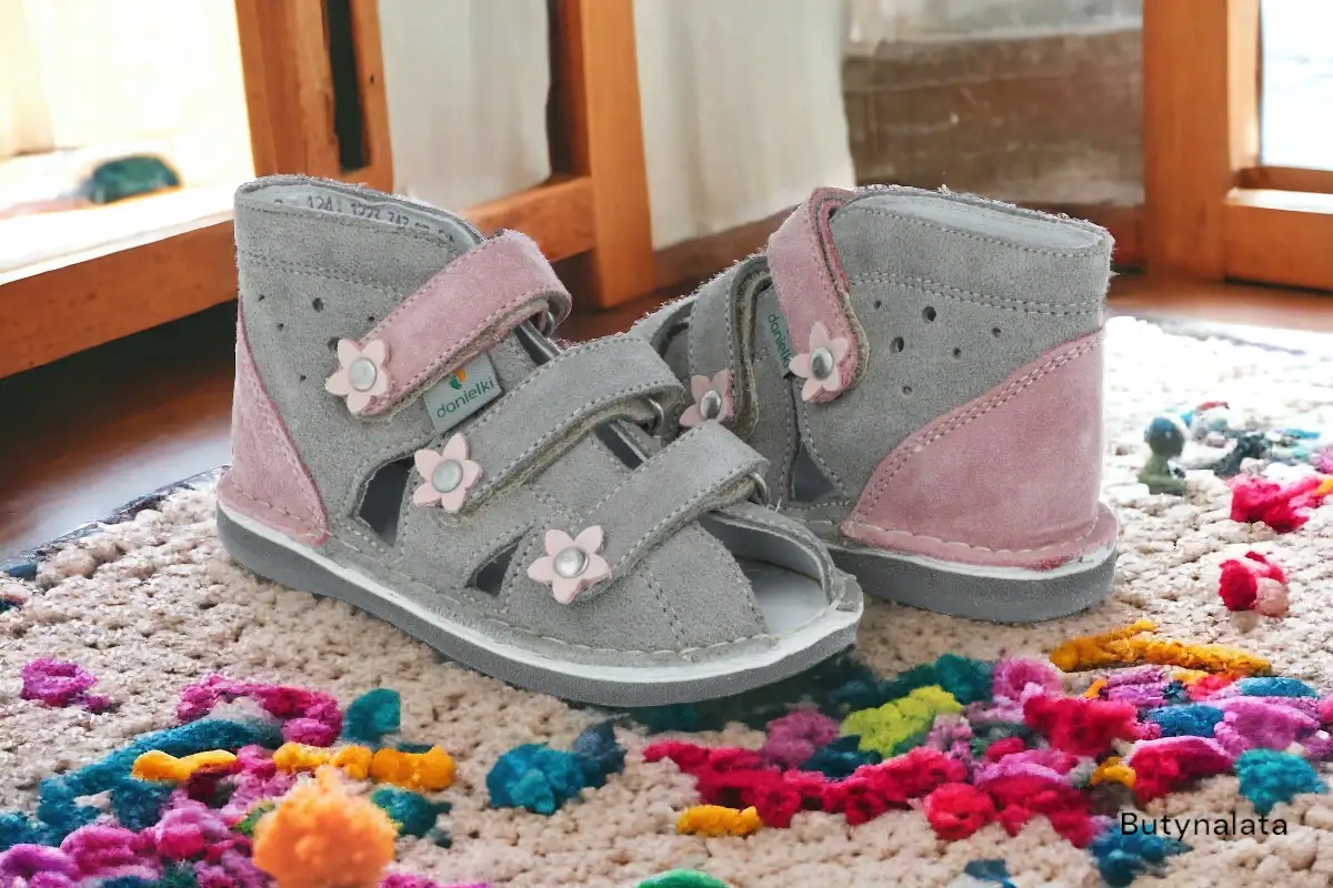 Danielki profilaktyczne buty S124 skórzane kapcie do przedszkola R30 Marka Danielki