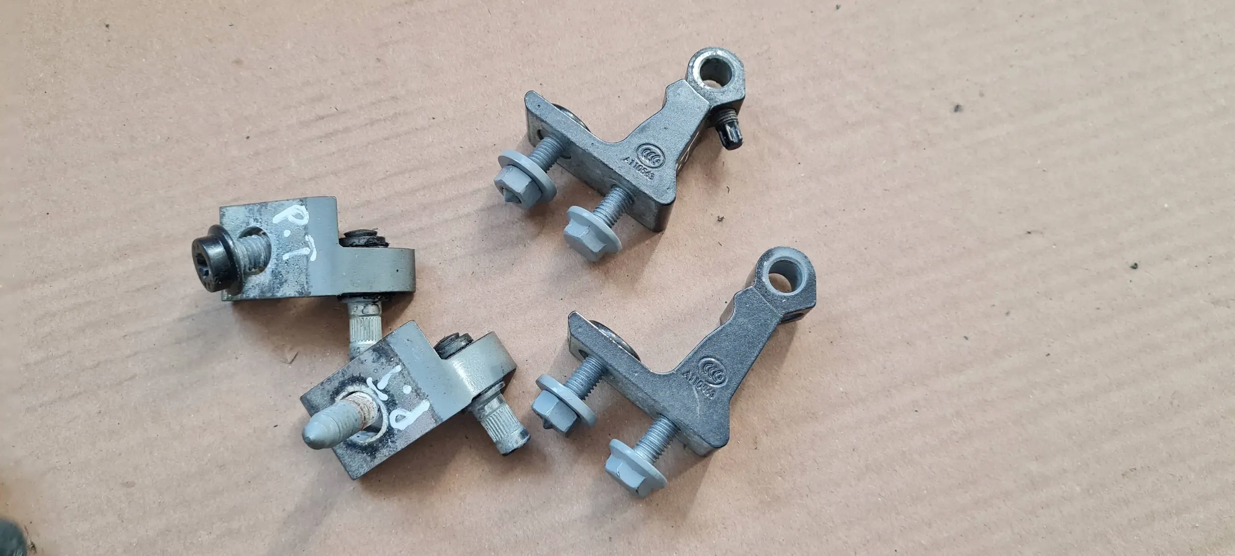 Q5 80A ZAWIAS ZAWIASY DRZWI PRAWE PRAWY TYŁ LZ7S KOMPLET