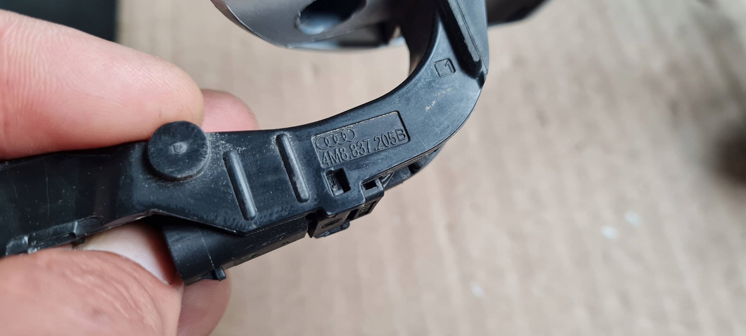 SQ8 4M RSQ8 Q8 handle door left front below KEYLESS support LS9R 4M8837205B