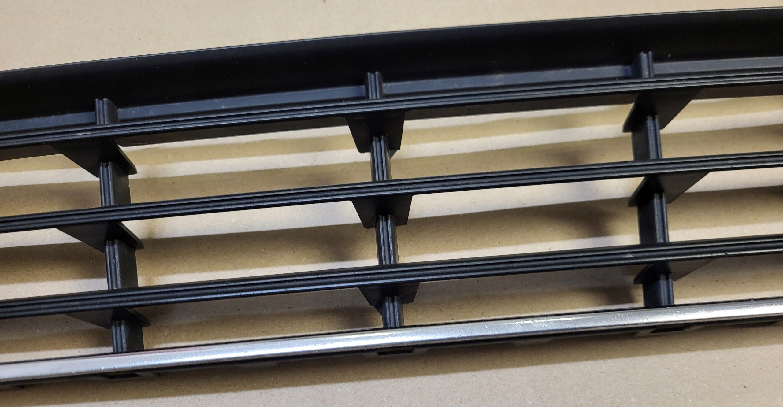 front PREKLADgrill grid central of a bumper front VW PASSAT B6 3C0 OE