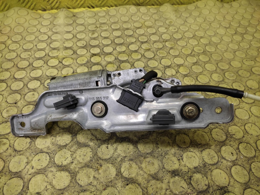 VW GOLF III motor ablaktörlők far 1H6955717
