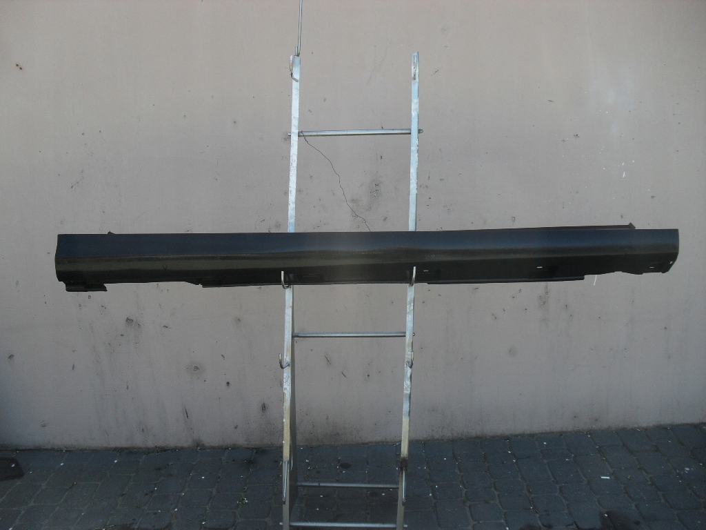 FORD FOCUS MK3 LISTWA PROGOWA PRAWA 2010-