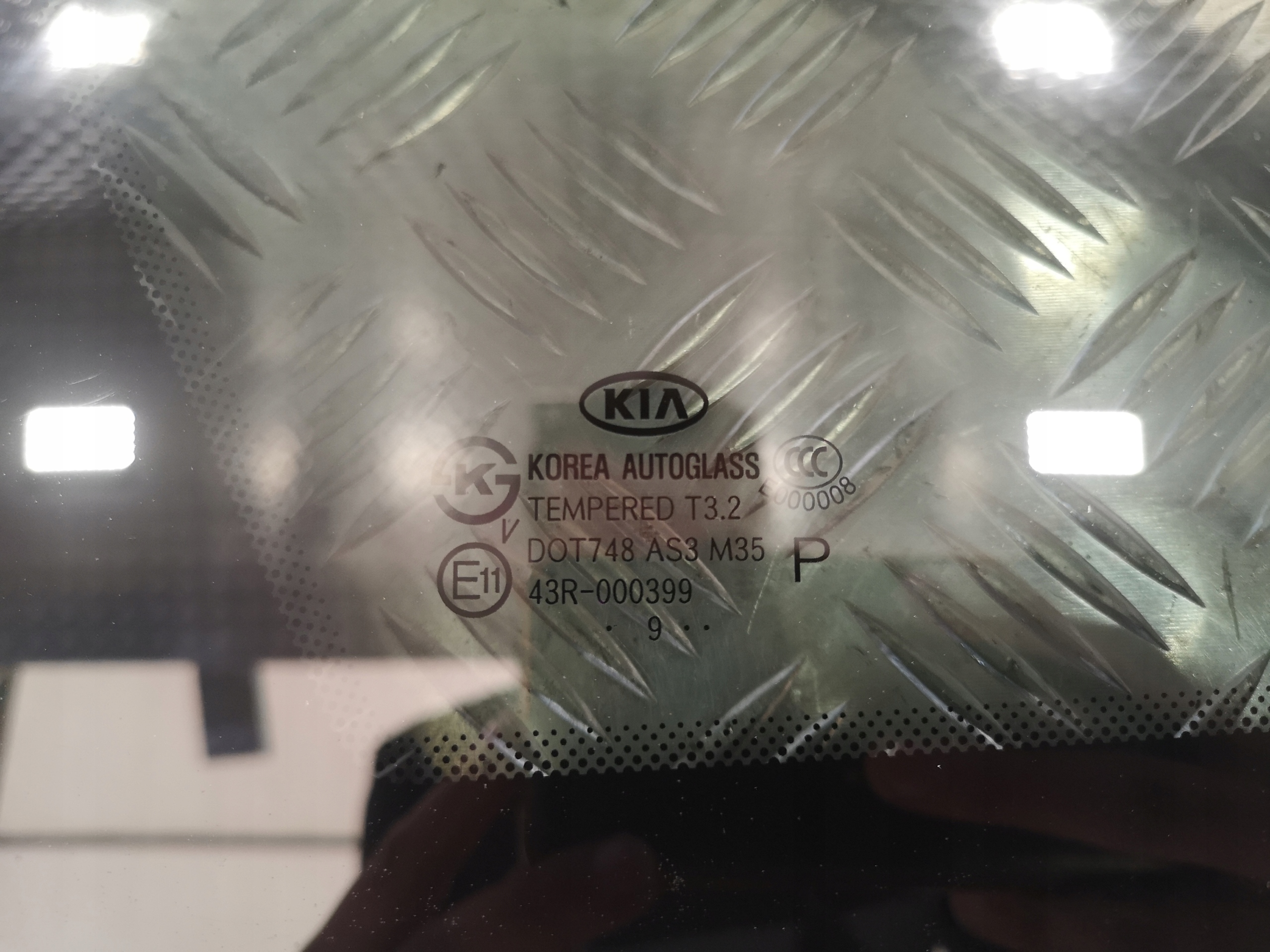 878102P100 - СТЕКЛО КУЗОВА ЛЕВОЕ ЗАДНЕЕ KIA SORENTO II 2009-