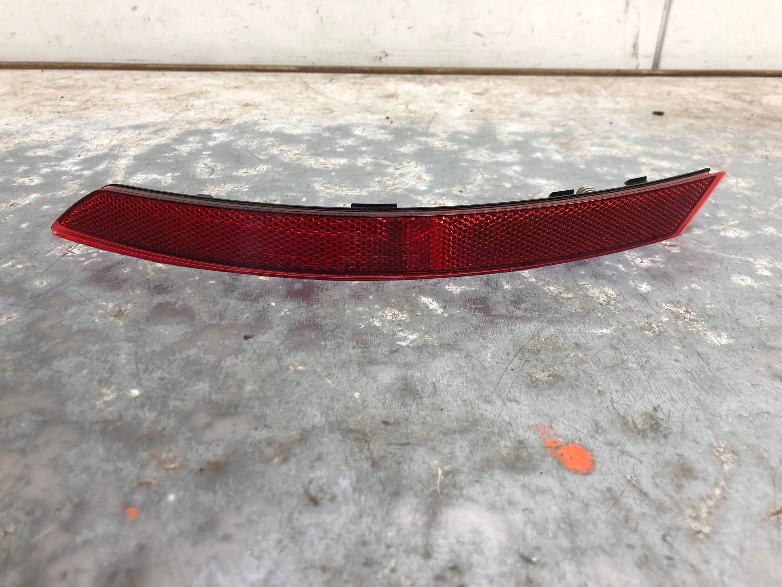 ODBLASK der Stoßstange links heck AUDI A4 B9 8W0945105D