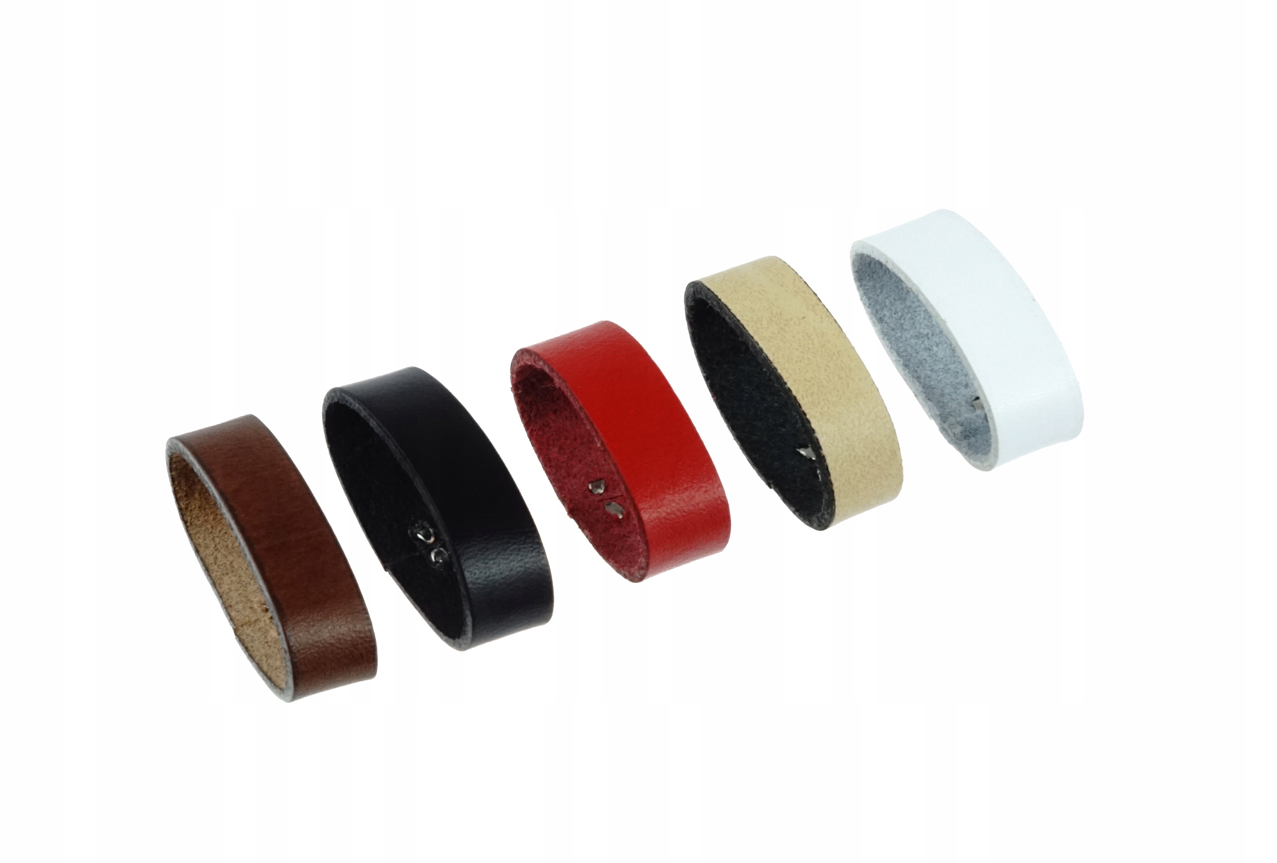 SKÓRZANA SZLUFKA DO PASKA 4 CM CZARNA Długość bez klamry 4 cm