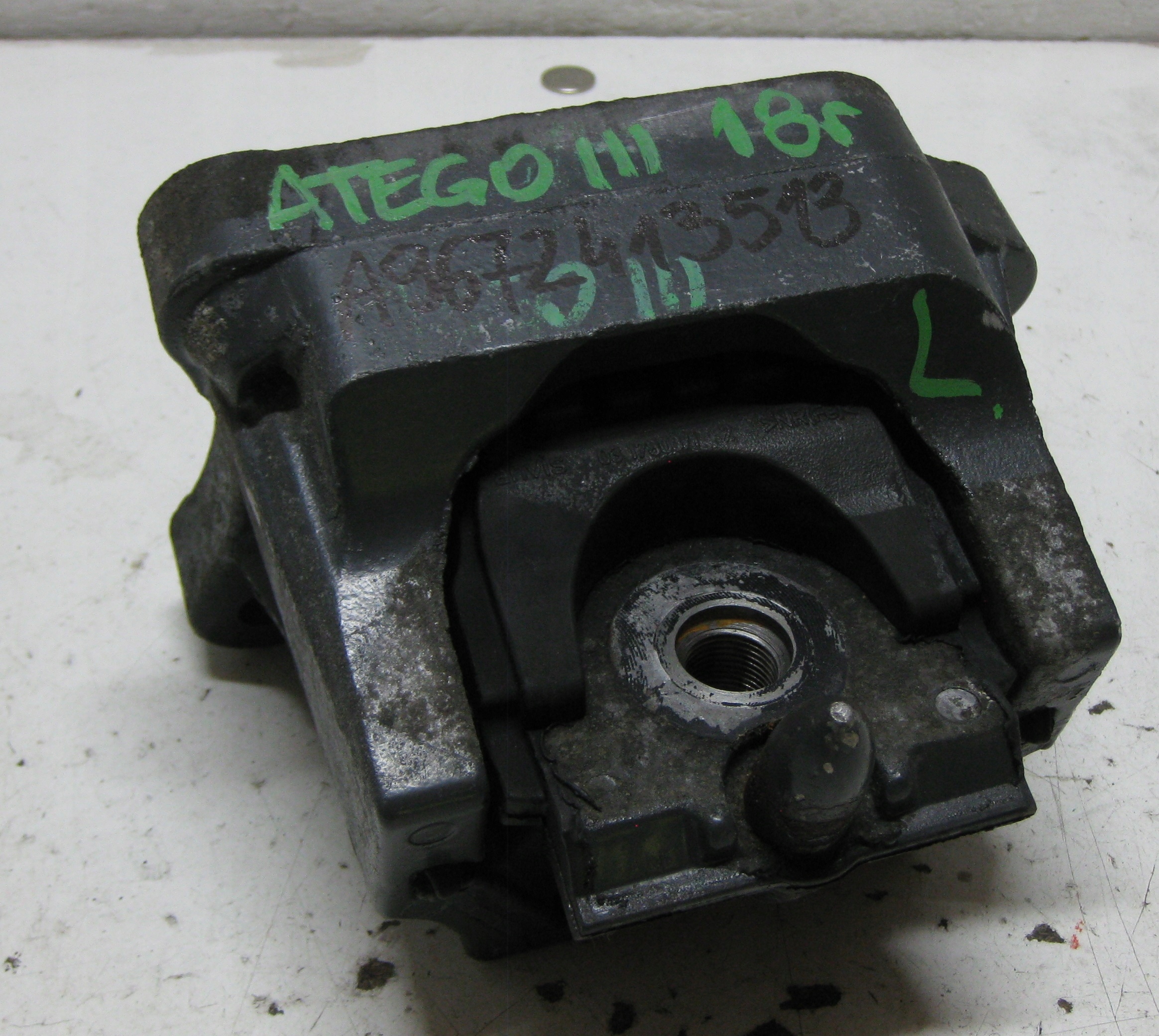 MERCEDES ATEGO 3 818 5.2D 18R engine mount left A9672413513