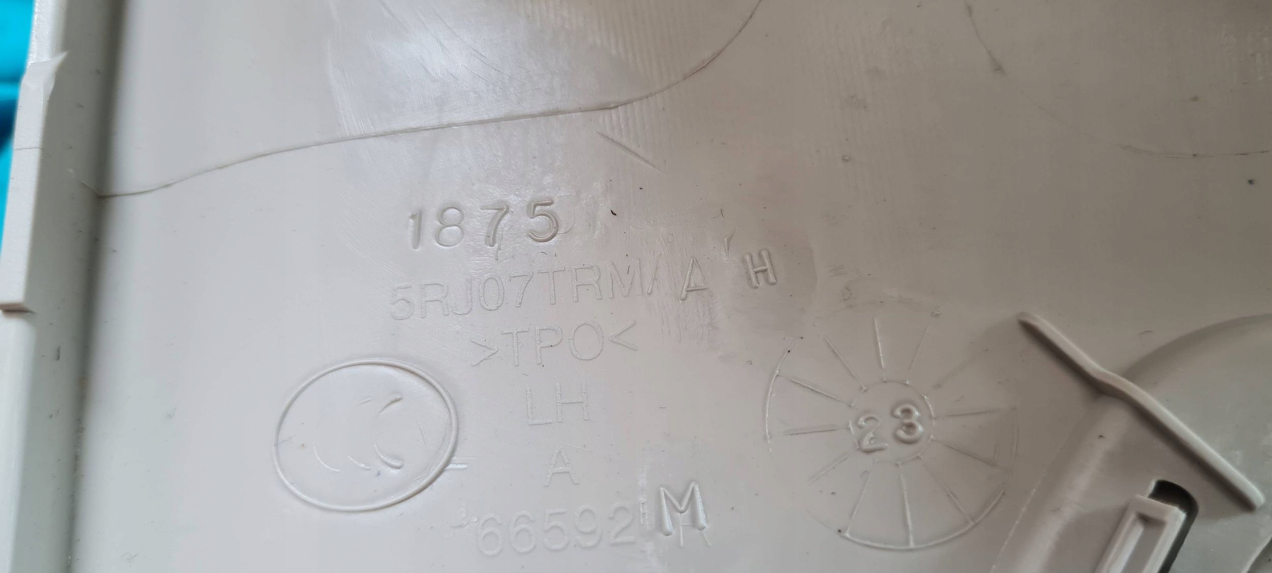 Chrysler Pacifica 2022O SLONA SLUPKA bonnet boot left rear part 5RJ07TRM