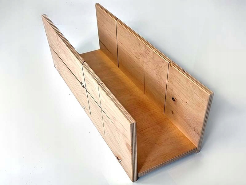 

Wysoka skrzynka uciosowa 16 cm do sztukaterii