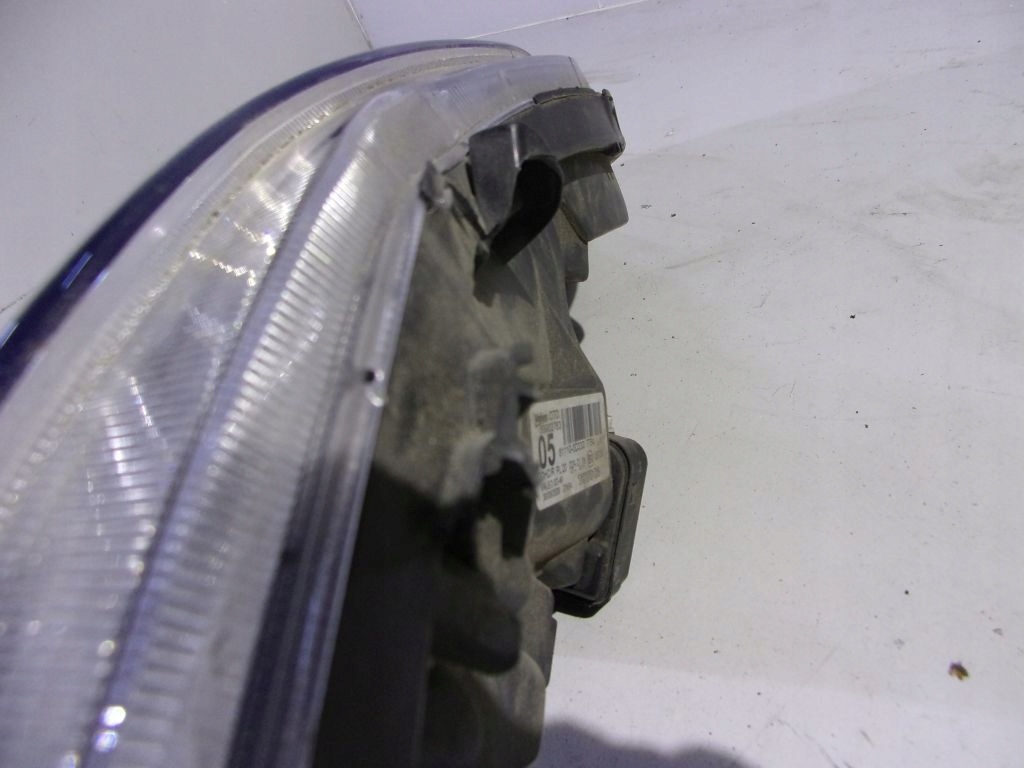 Toyota Yaris II lift light right front damaged