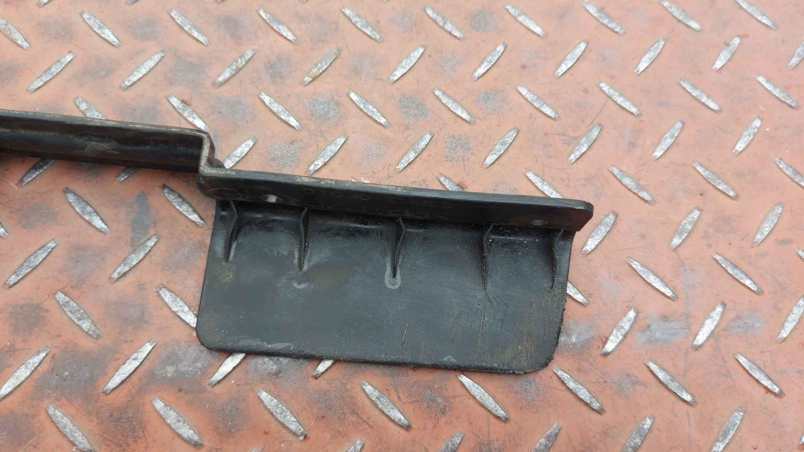 mudguard flap left front TOYOTA VERSO 09-17