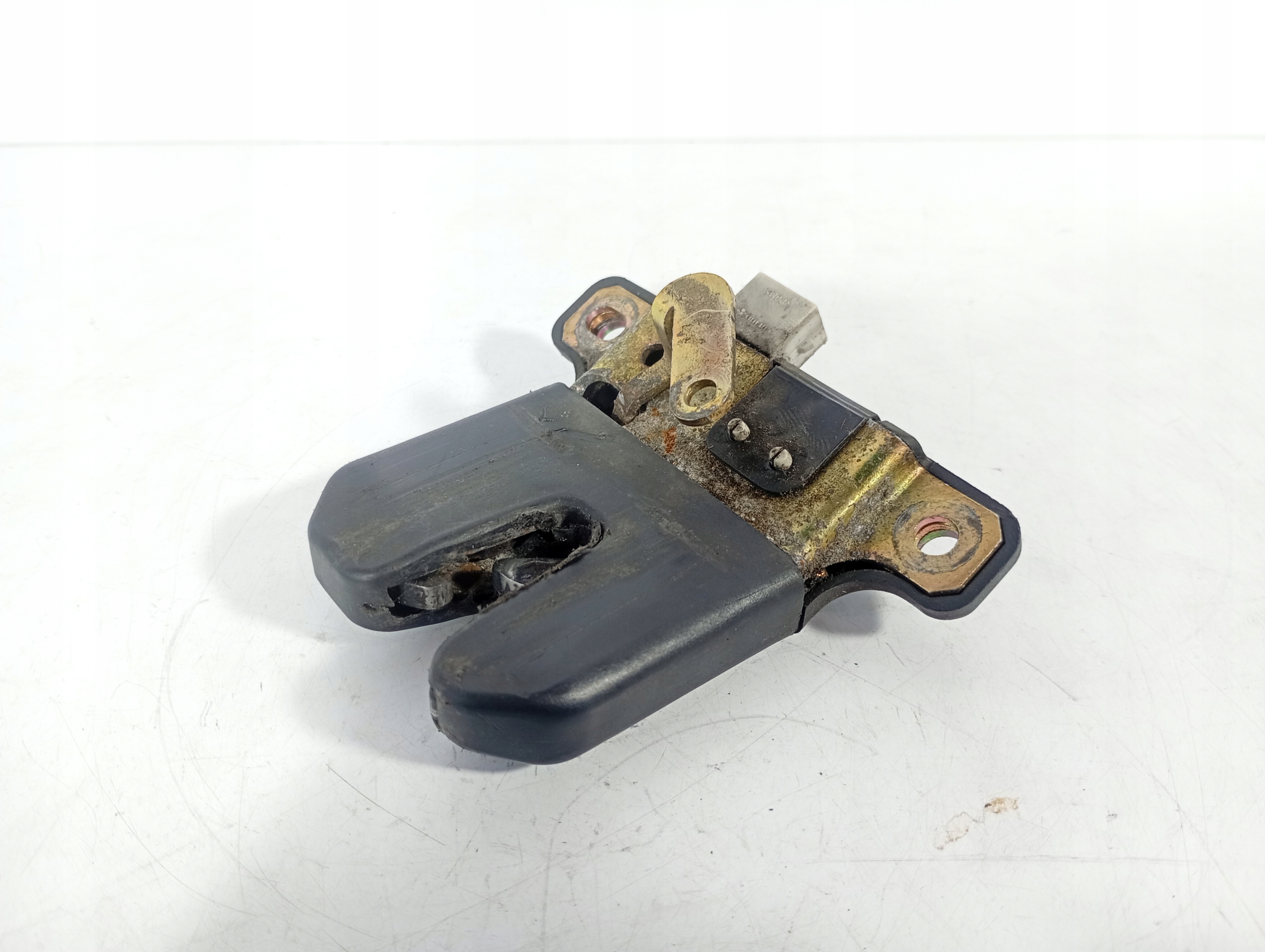 Octavia 1 95-10 lock bonnet boot rear part OE 8D5827505D