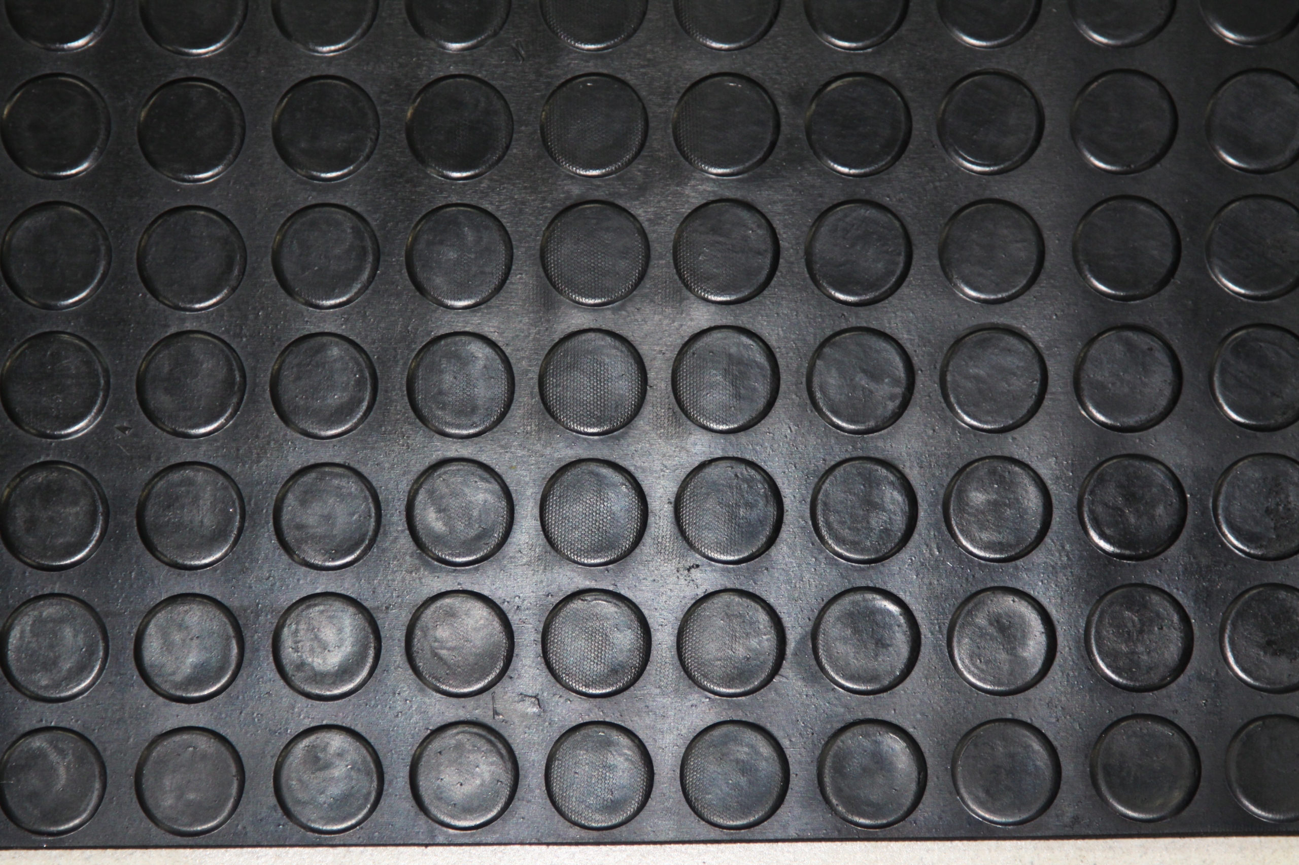 PŁYTA GUMOWA WYKŁADZINA PODKŁAD GUMA MOCNA ANTYPOŚLIZGOWA 150 cm SBR Szerokość produktu 150 cm