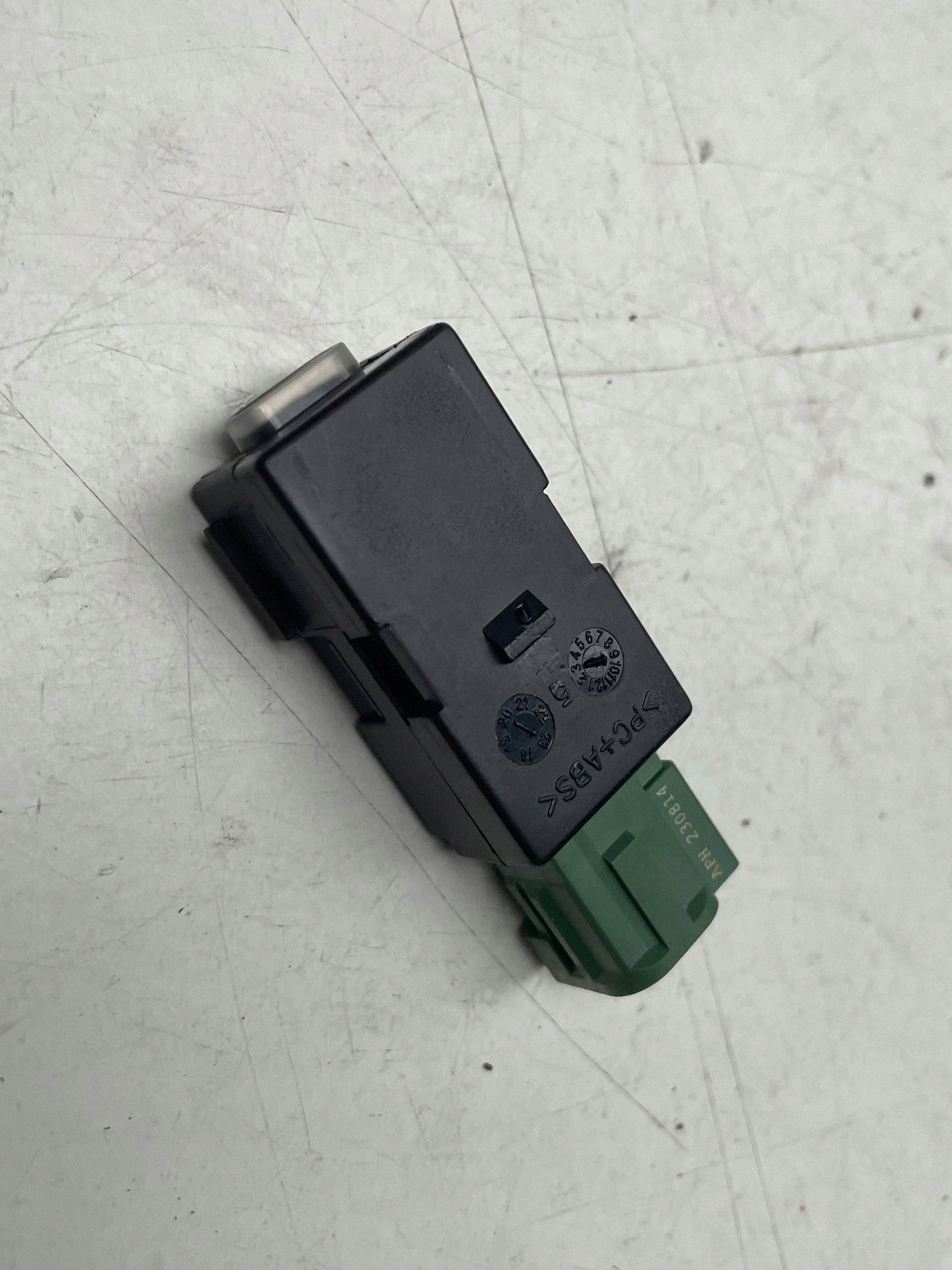 SKODA KAROQ PORT adapter USB 3G5035726 !J