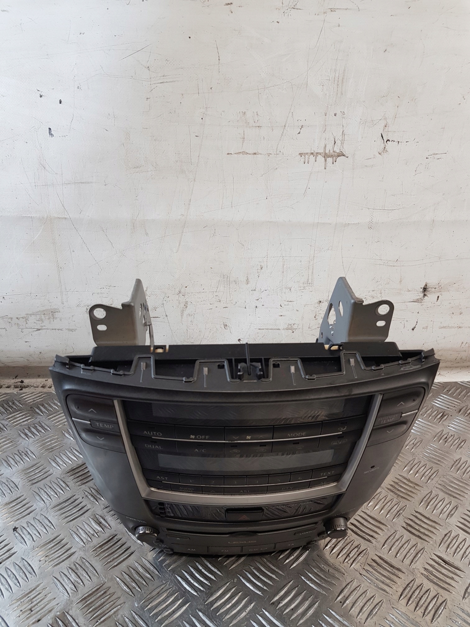 RADIO 86120-53400 PANEL BOCCHETTE LEXUS IS 220D 06R- EUROPA