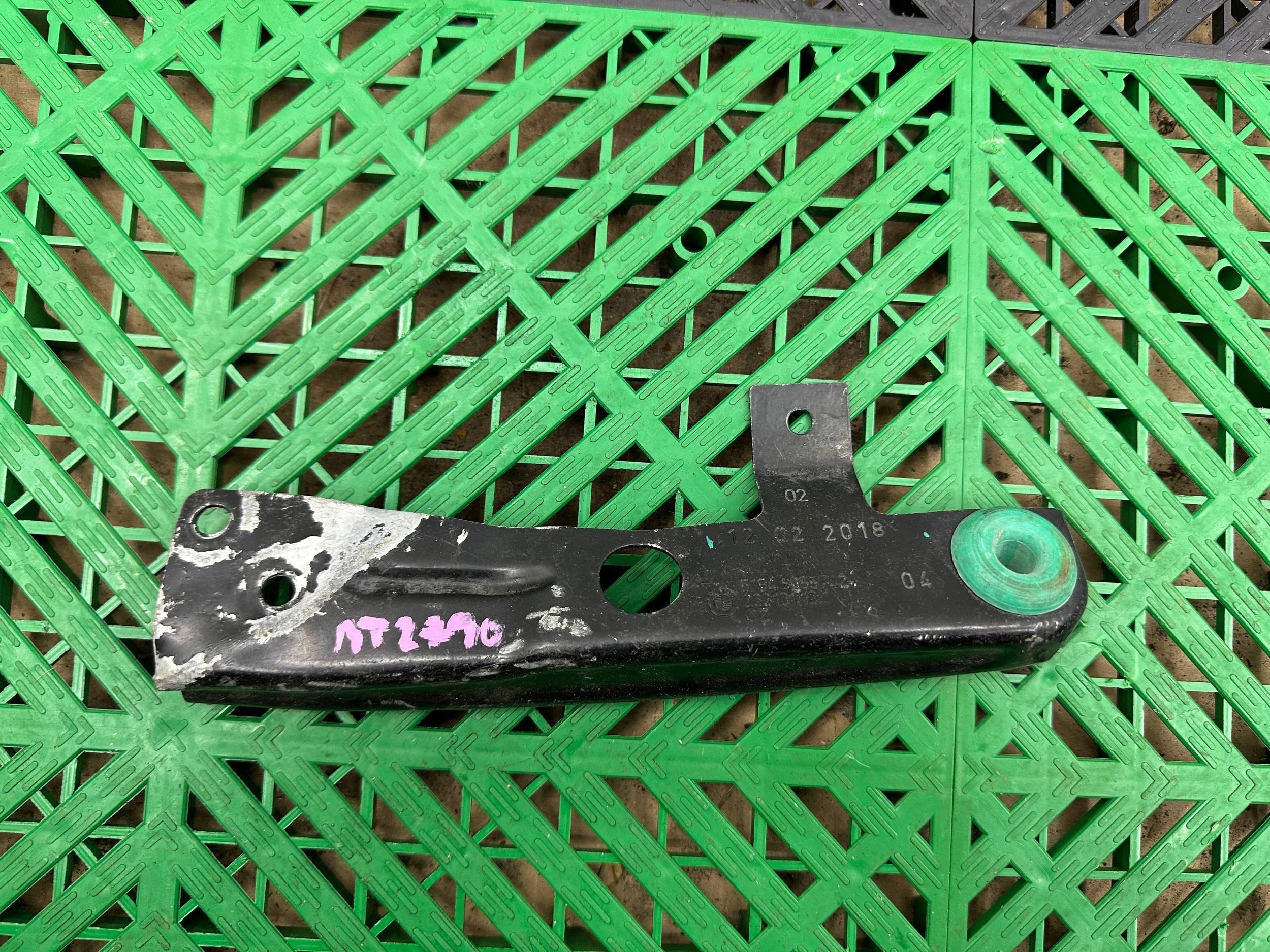 Support plaque Radiateur BMW M3 F80 8055742