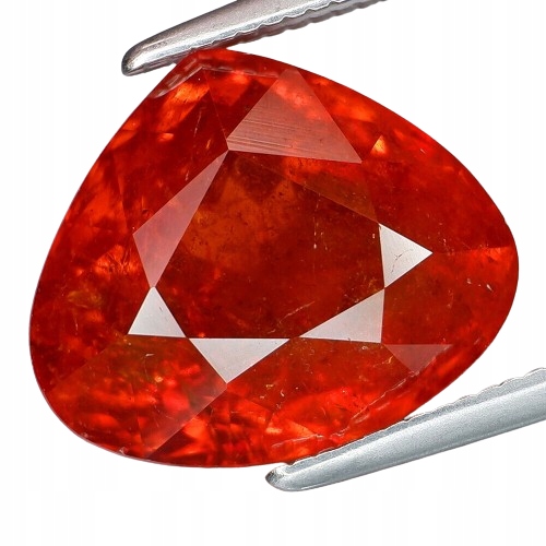 granát spessartyn 12,4 x 10,4 mm 7,98 karát