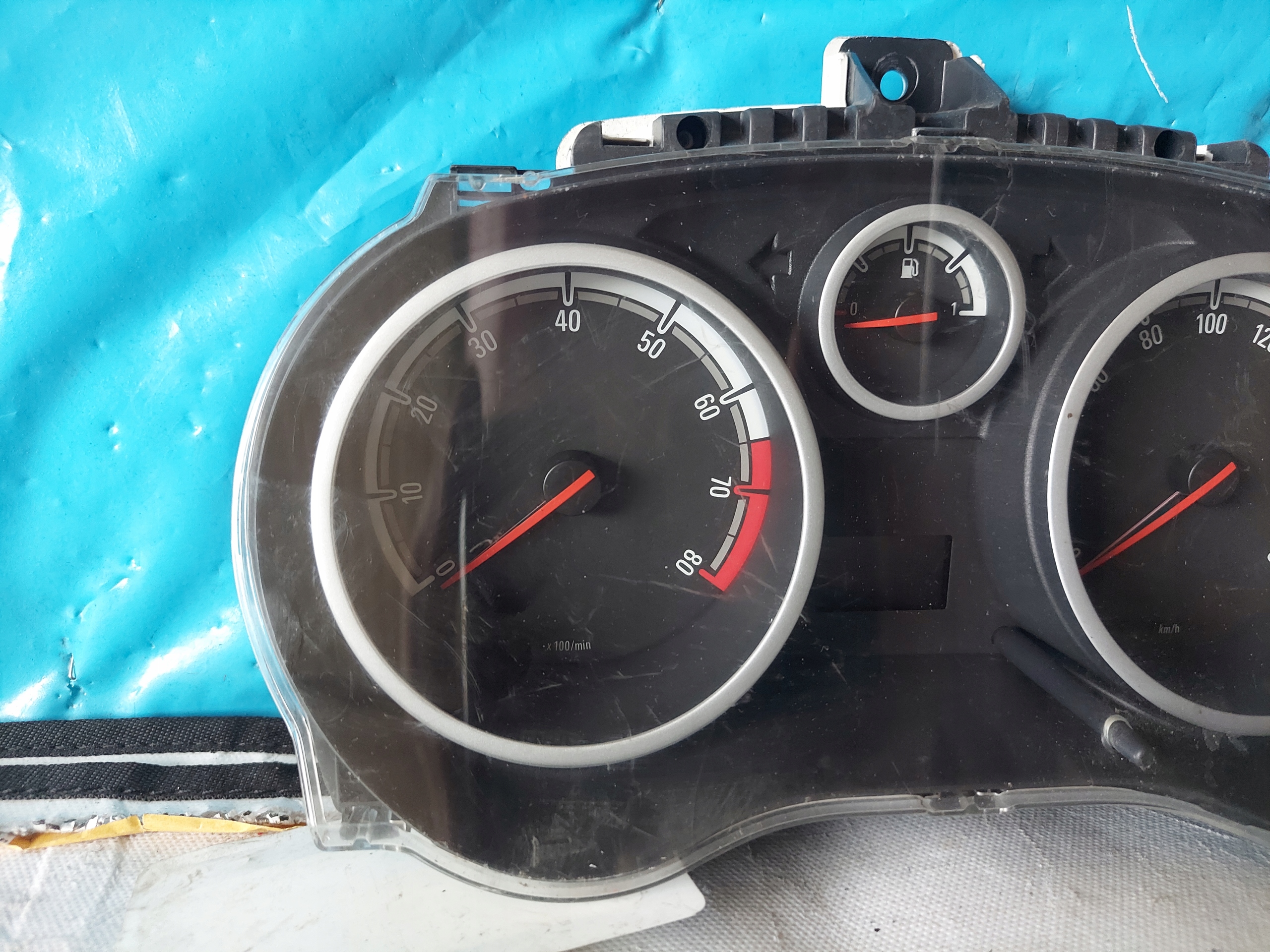 dials clock CORSA D 1.2 B P0013252140