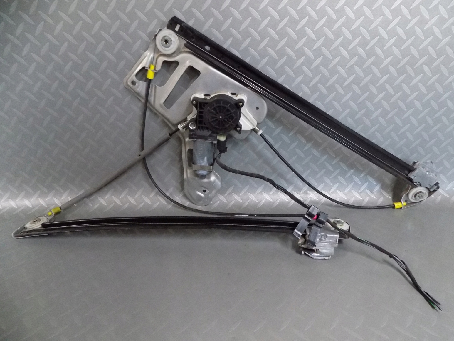 PODNOŚNIK SZYBY PRZEDNI PRAWY RANGE ROVER L322