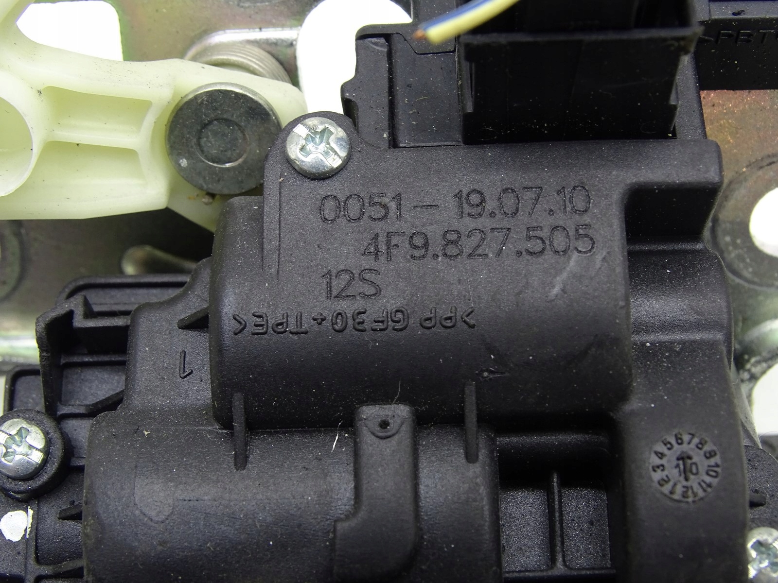 lock bonnet boot AUDI A6 C7 Q7 4L LIFT 4F9827505