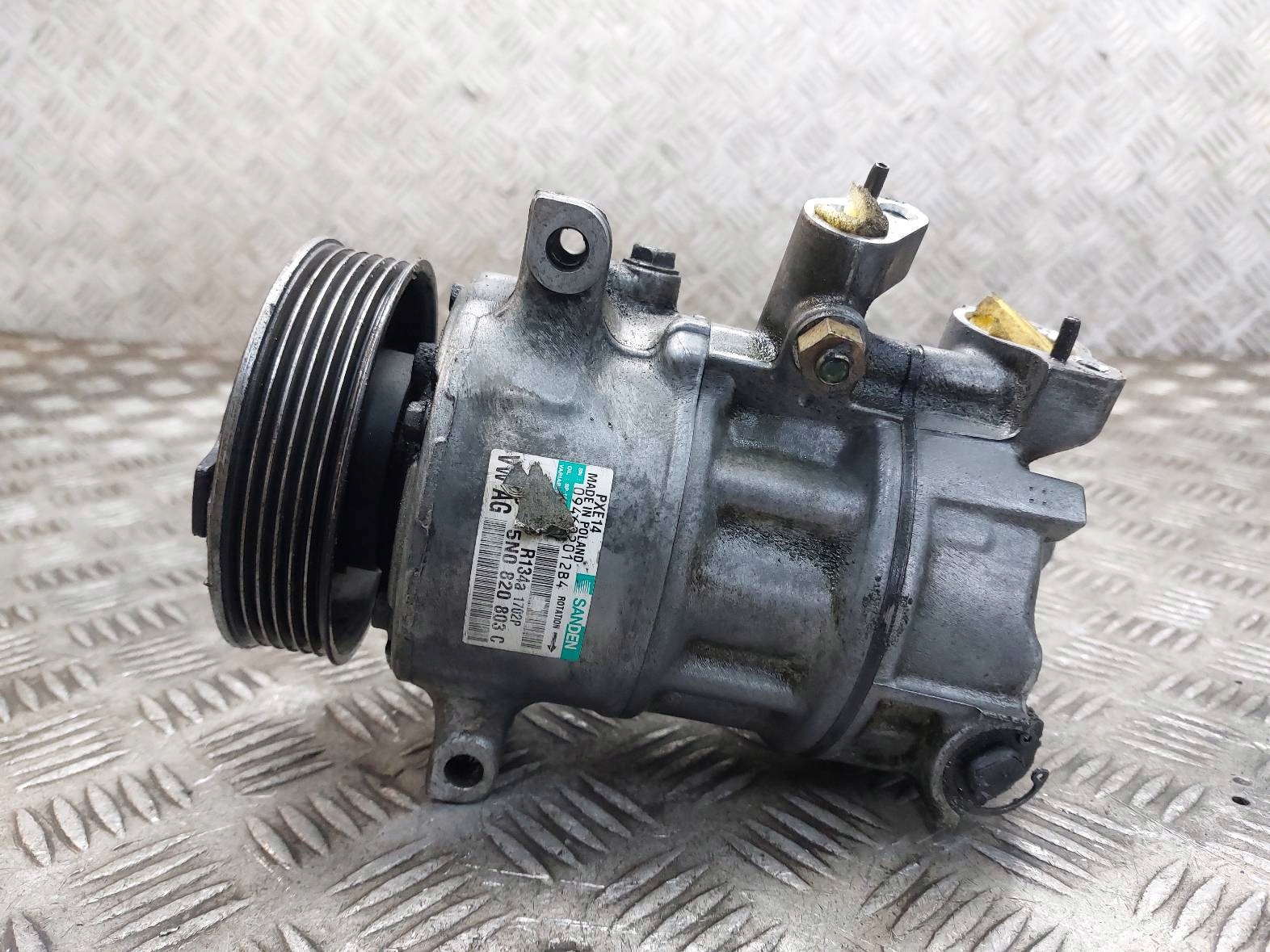 compressor compressor; of the air conditioning VOLKSWAGEN GOLF VI 5N0820803C