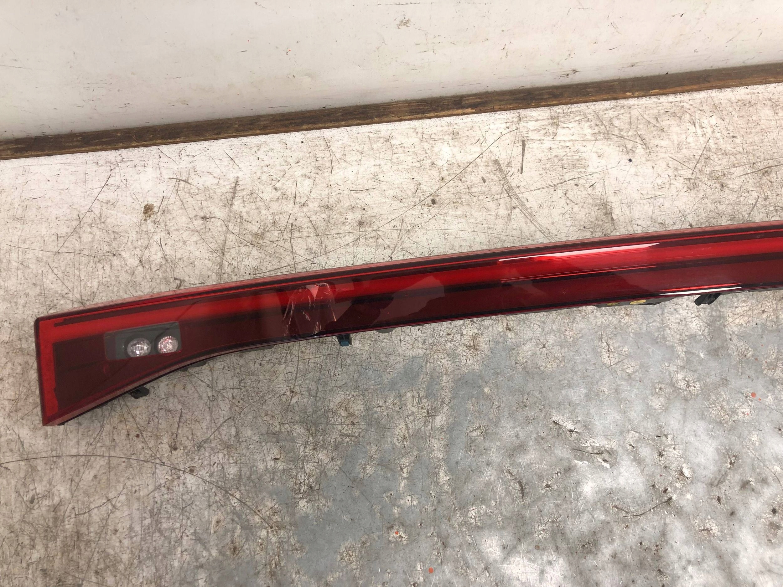 light cap bonnet LED CUPRA BORN 10F945093