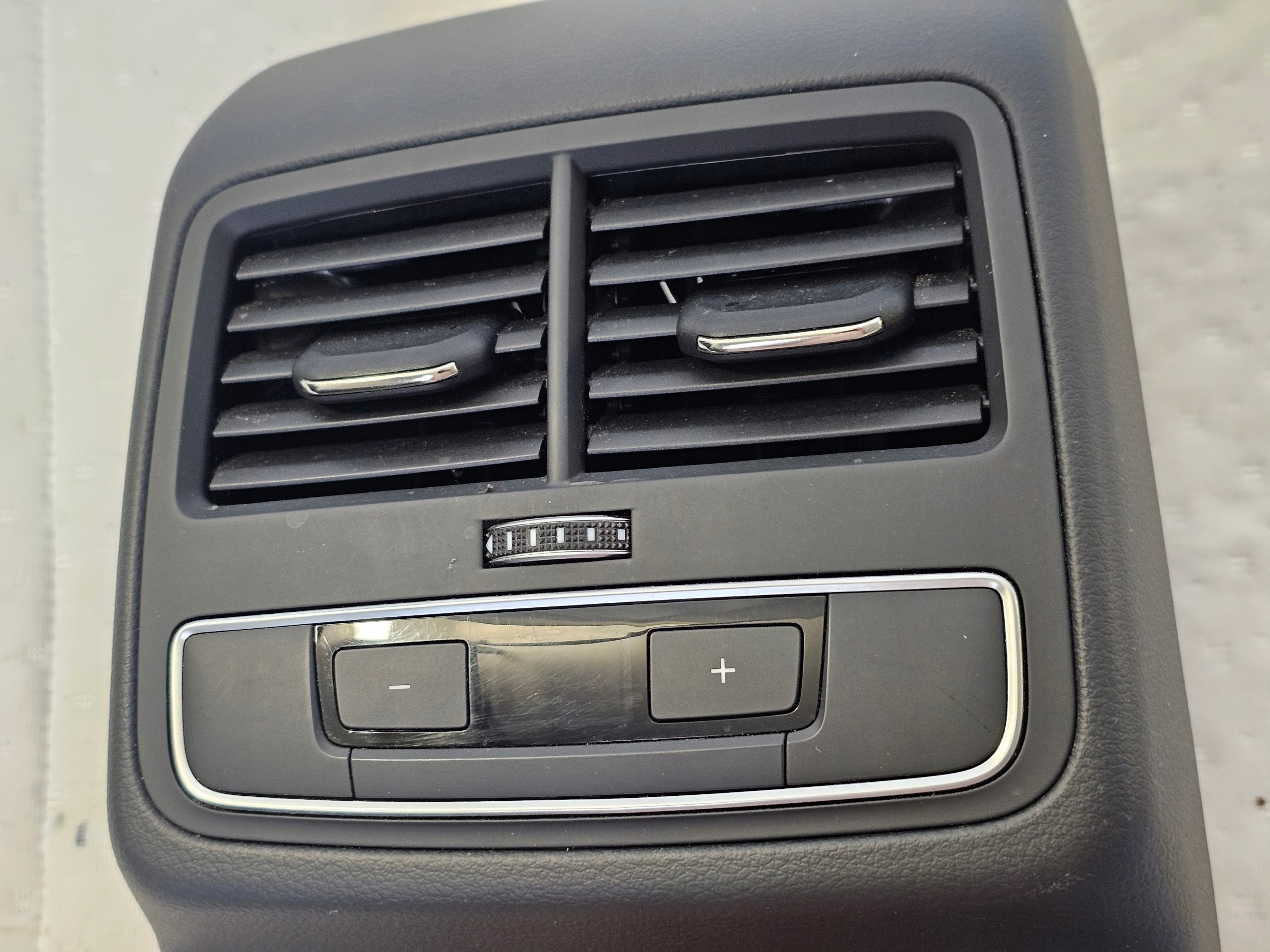 grid air conditioning devices cover rear part rear tunnel air conditioning control panel AUDI A4 B9 A5 8W
