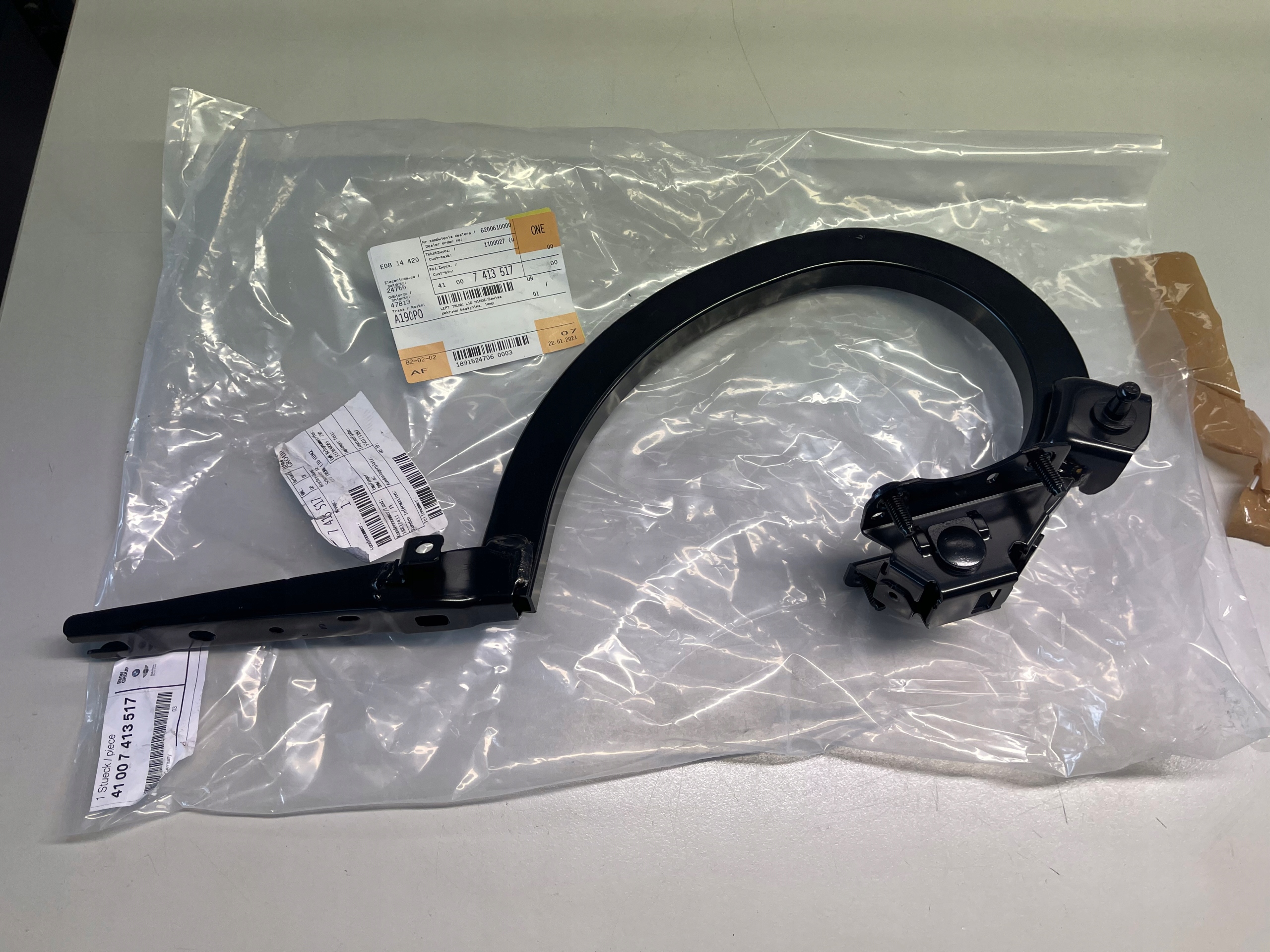 41007413517 - BMW G11 G12 петля левый задний люк новый FVAT