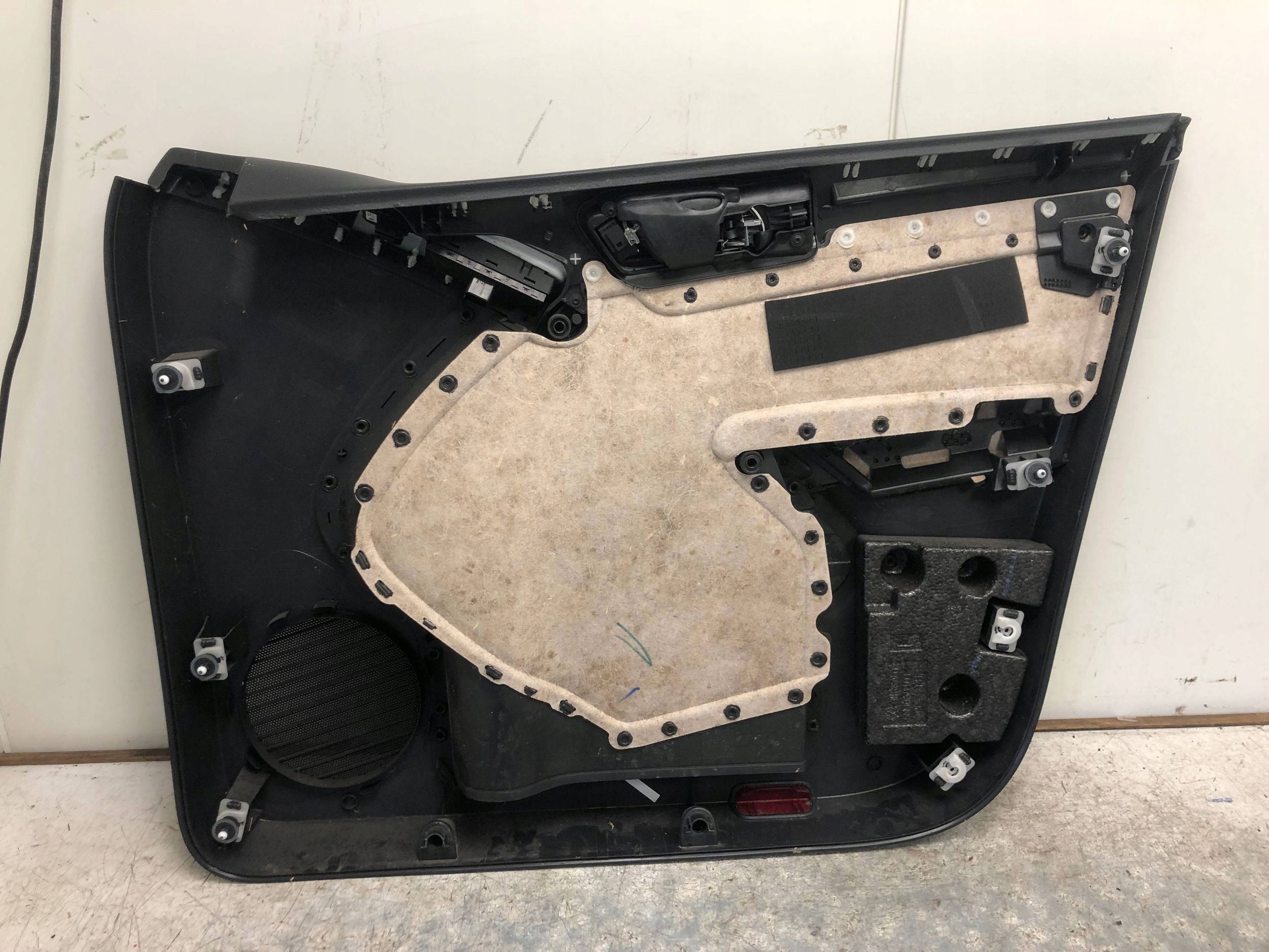 side door left front VW TIGUAN 5N0867011