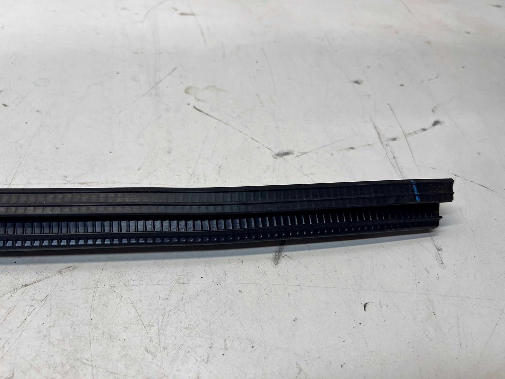 moulding dust windows right front AUDI Q7 4M 4M0837480