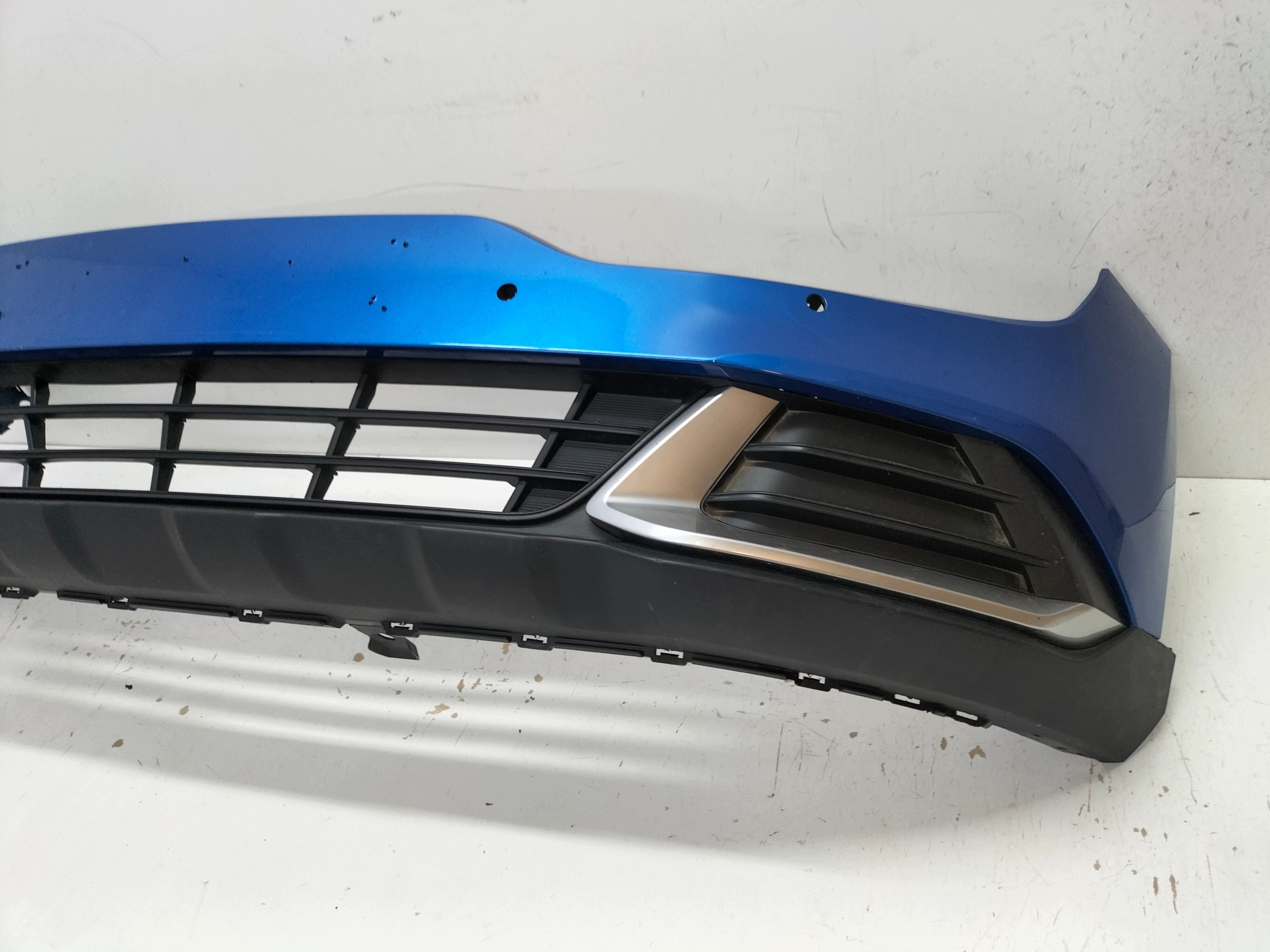 front bumper front KIA SPORTAGE 5 V 21-25 wersja below sensors PDC