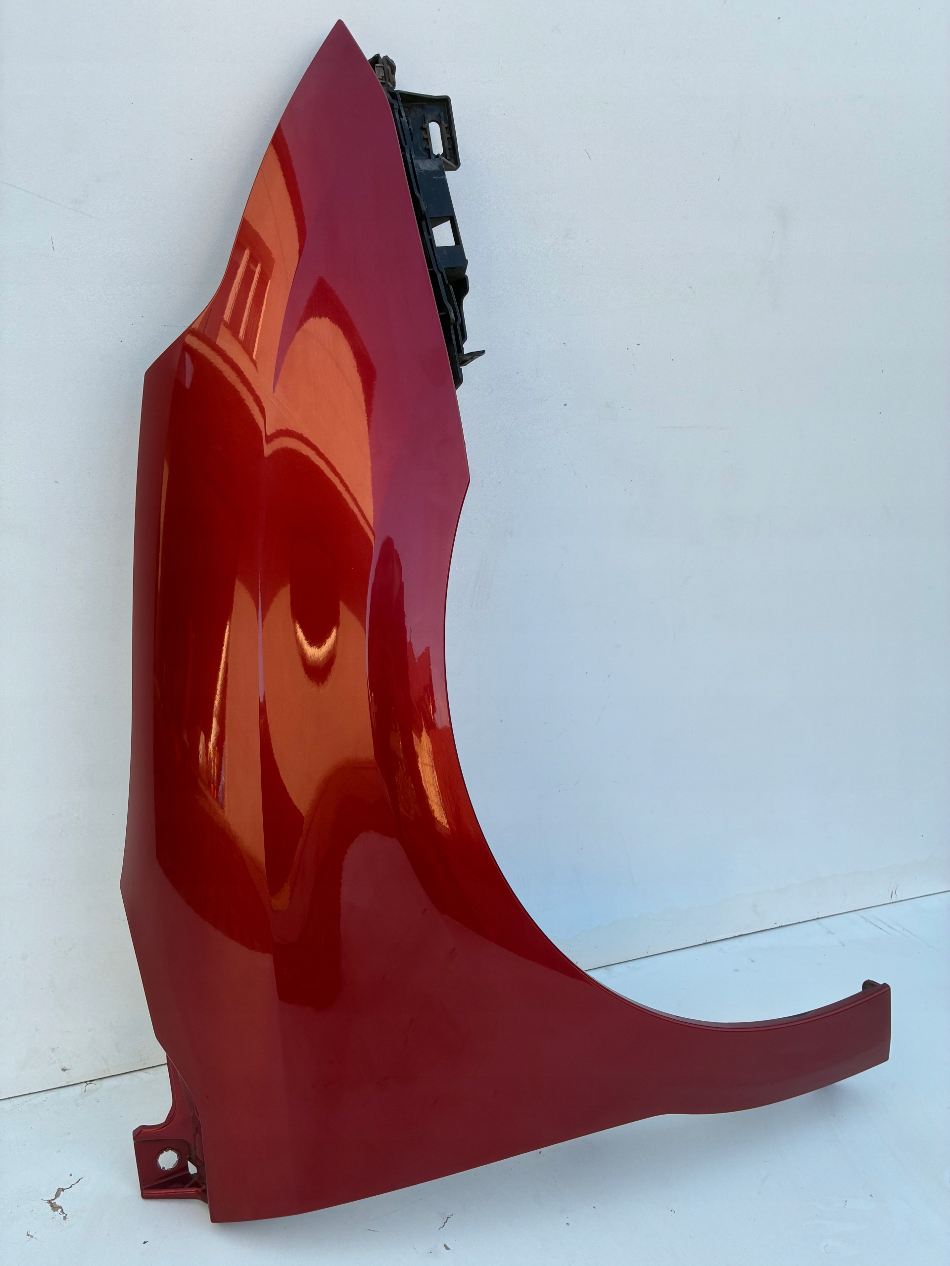 fender right front front Citroen C4 and EKQD 04-08r.