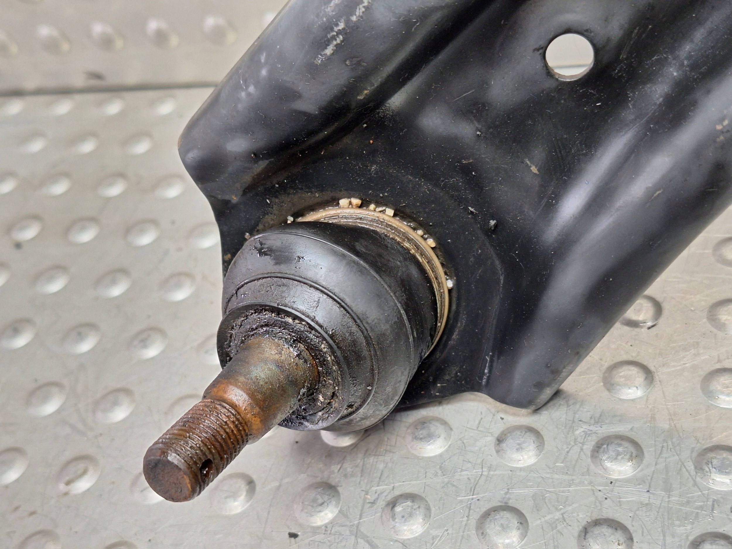 arm left front SUZUKI SWIFT MK8 16- 24