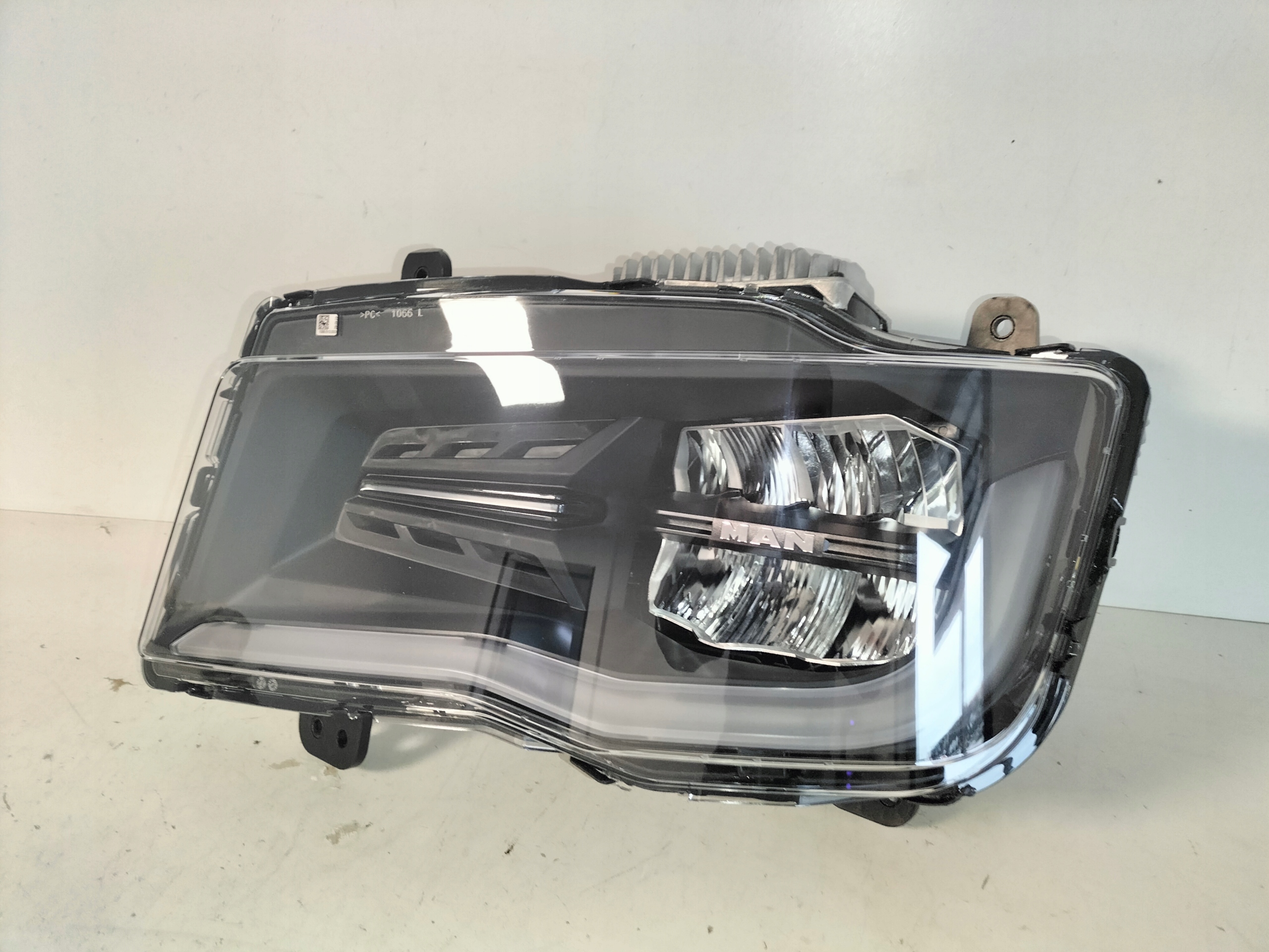 light front reflektor left MAN TGX II TGS II TGL II 20- FULL LED