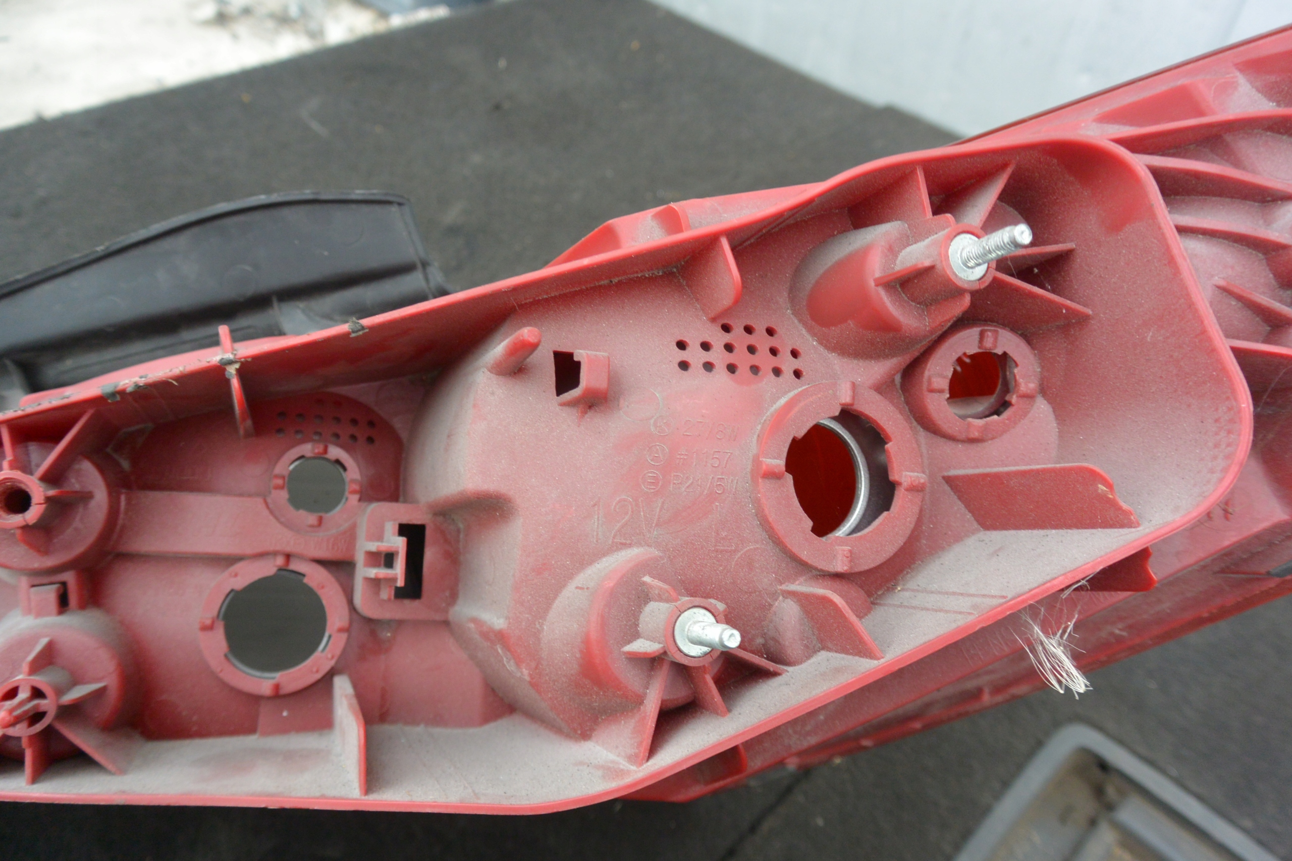 фонарь левый Hyundai Genesis 2009-2012R