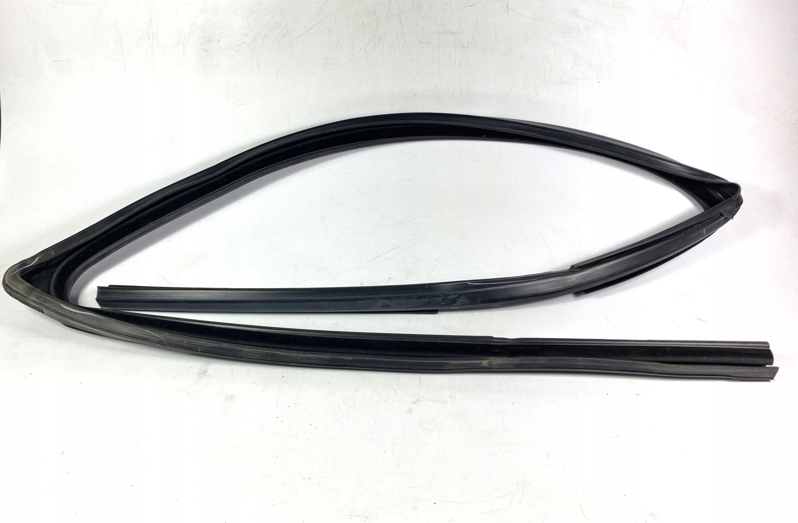 Ram 2500, 3500 gasket door windows right front 2019-26