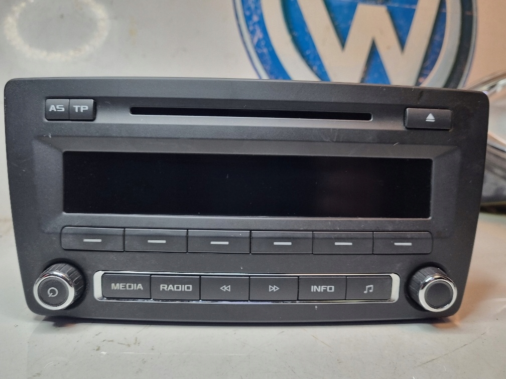 RADIOODTWARZACZ RADIO SKODA 1Z0035165P DELPFI LEGALNE VWCARGROUP.PL