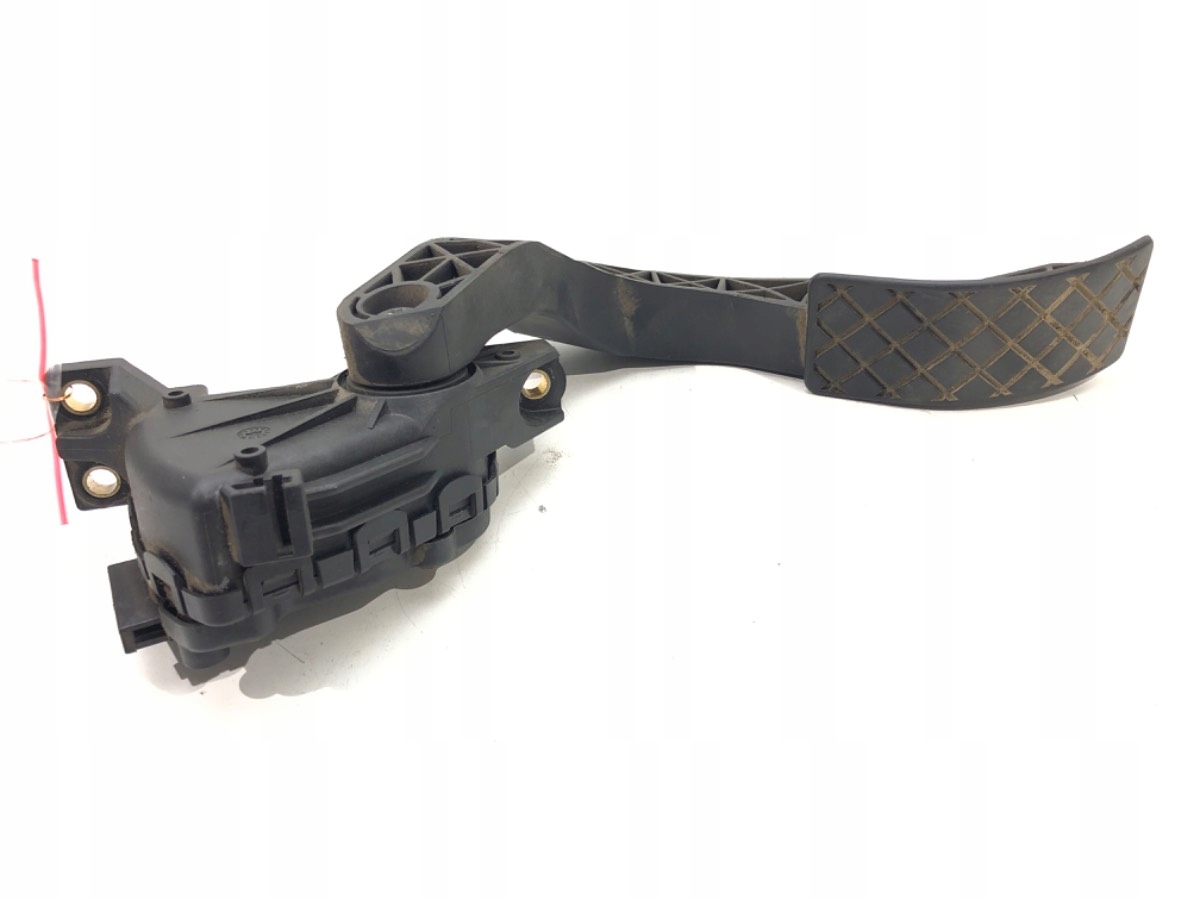 POTENCJOMETR GAZU VW PASSAT B5 8D1721523 1.9