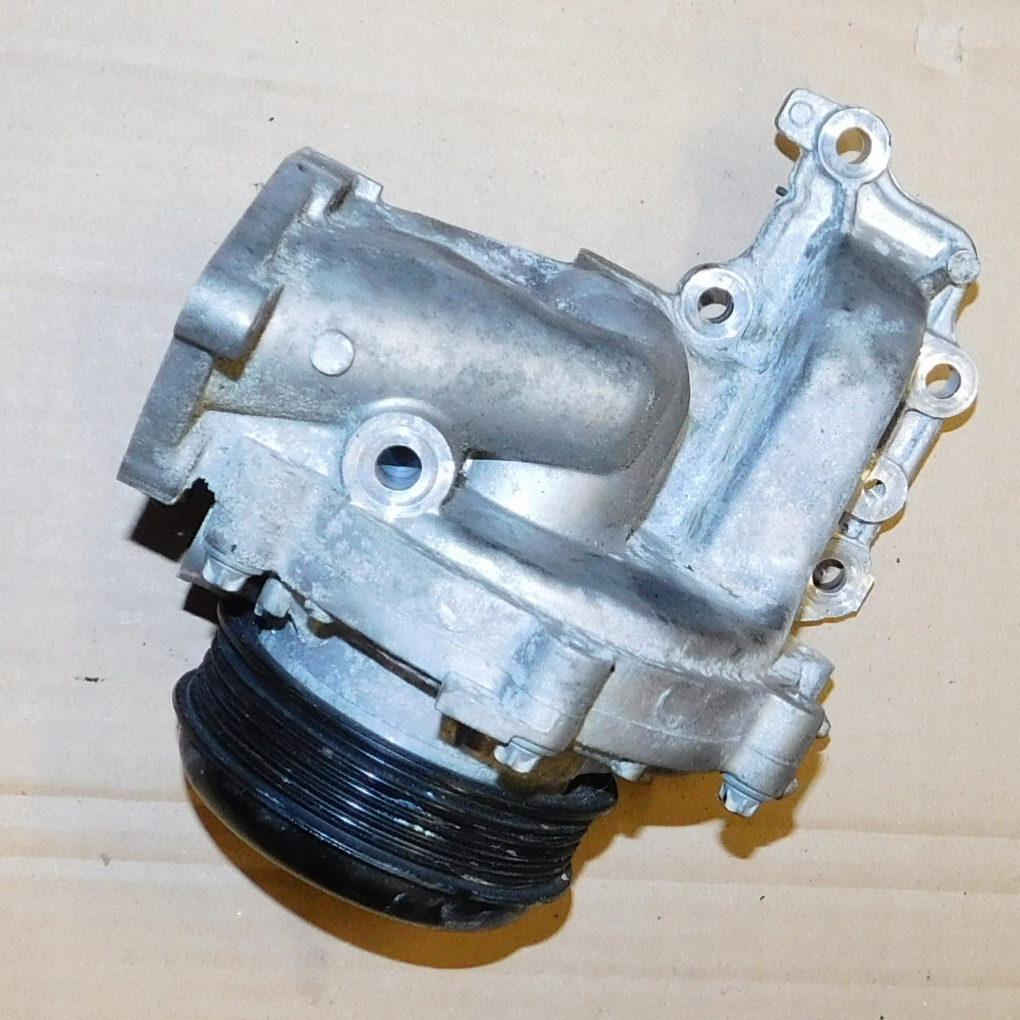 MERCEDES W213 2.0 CDI POMPA WODY A6542010010