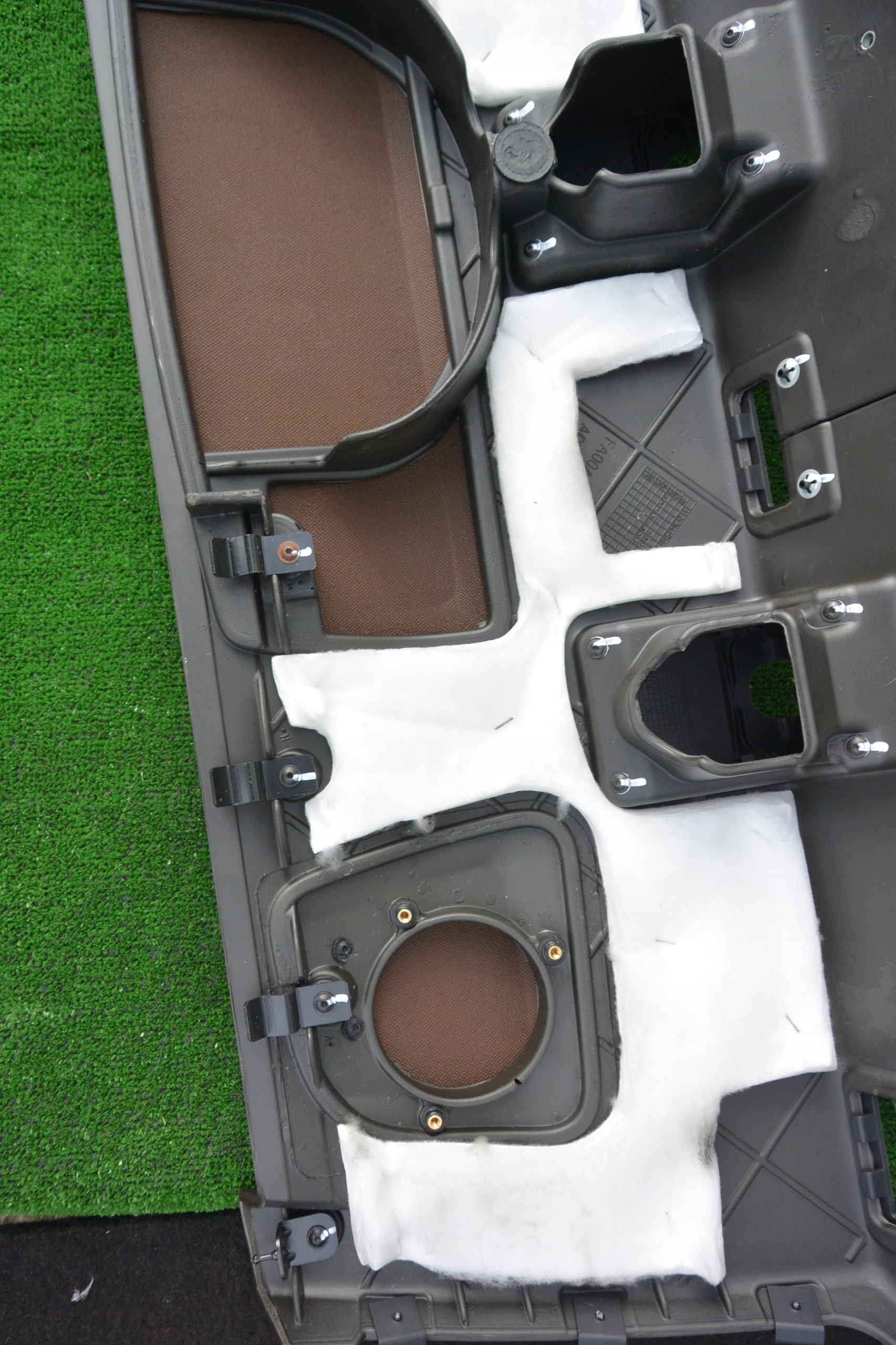 plato boot BOWERS&WILKINS MASERATI QUATTROPORTE VI