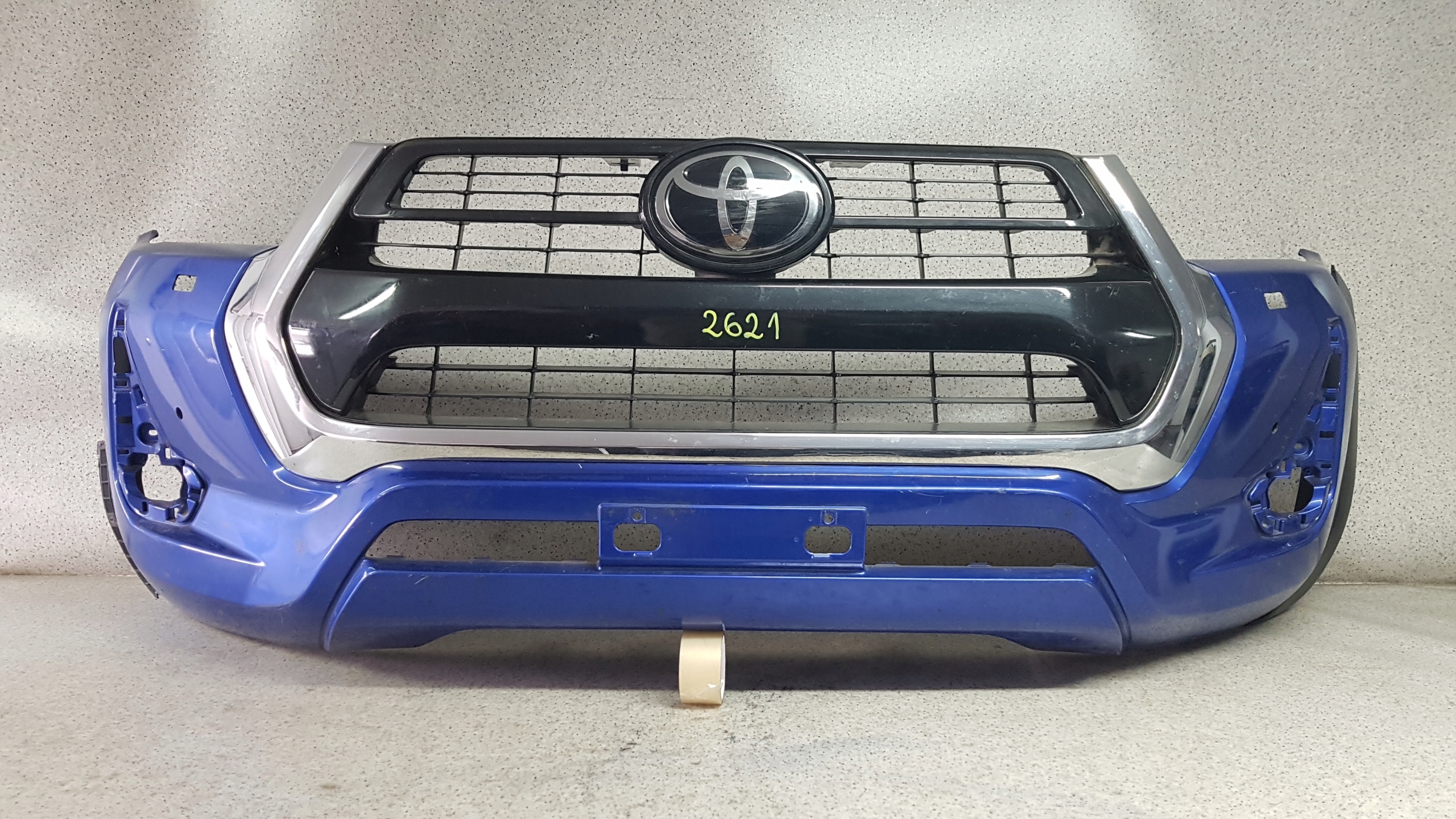 TOYOTA HILUX 2021 - bumper front 2621