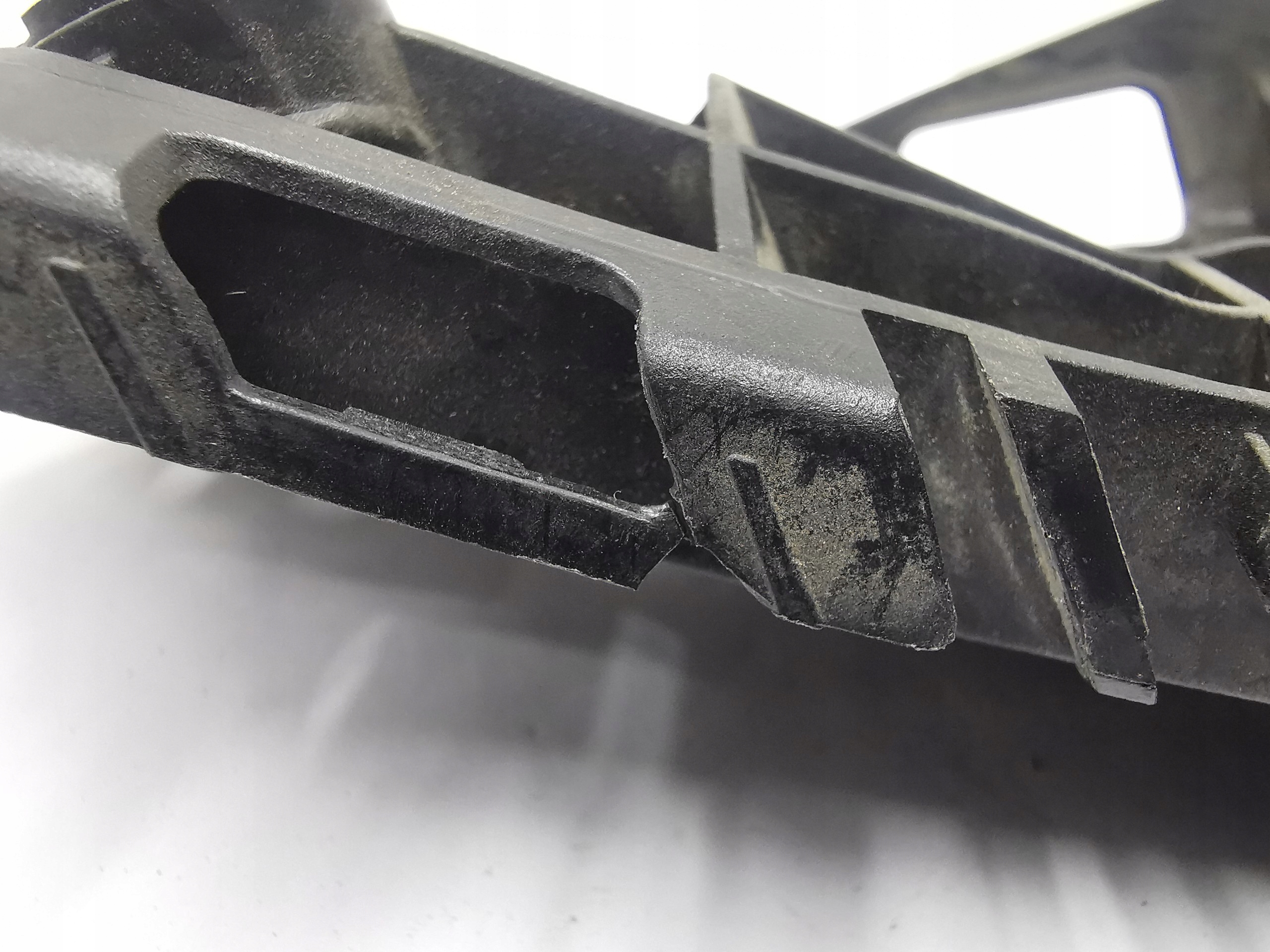 bumper bracket left front TOYOTA AURIS II E18 / 52536-02040