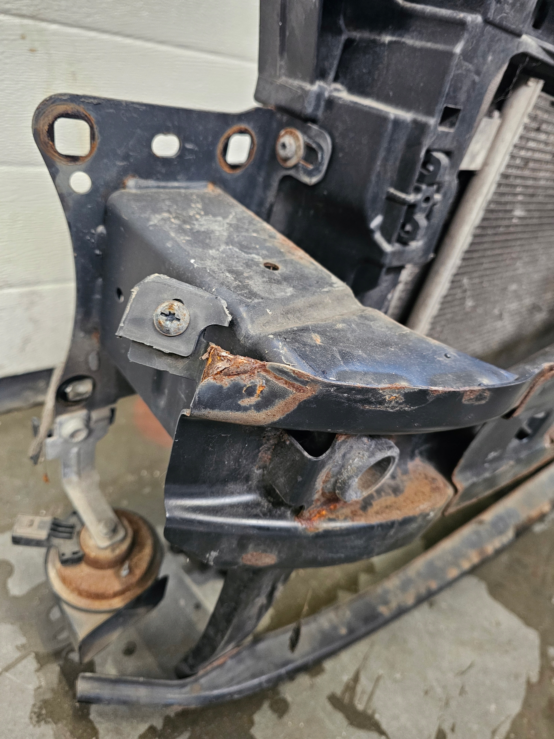 support panel for radiators pillar iron VW PASSAT B8 LIFT