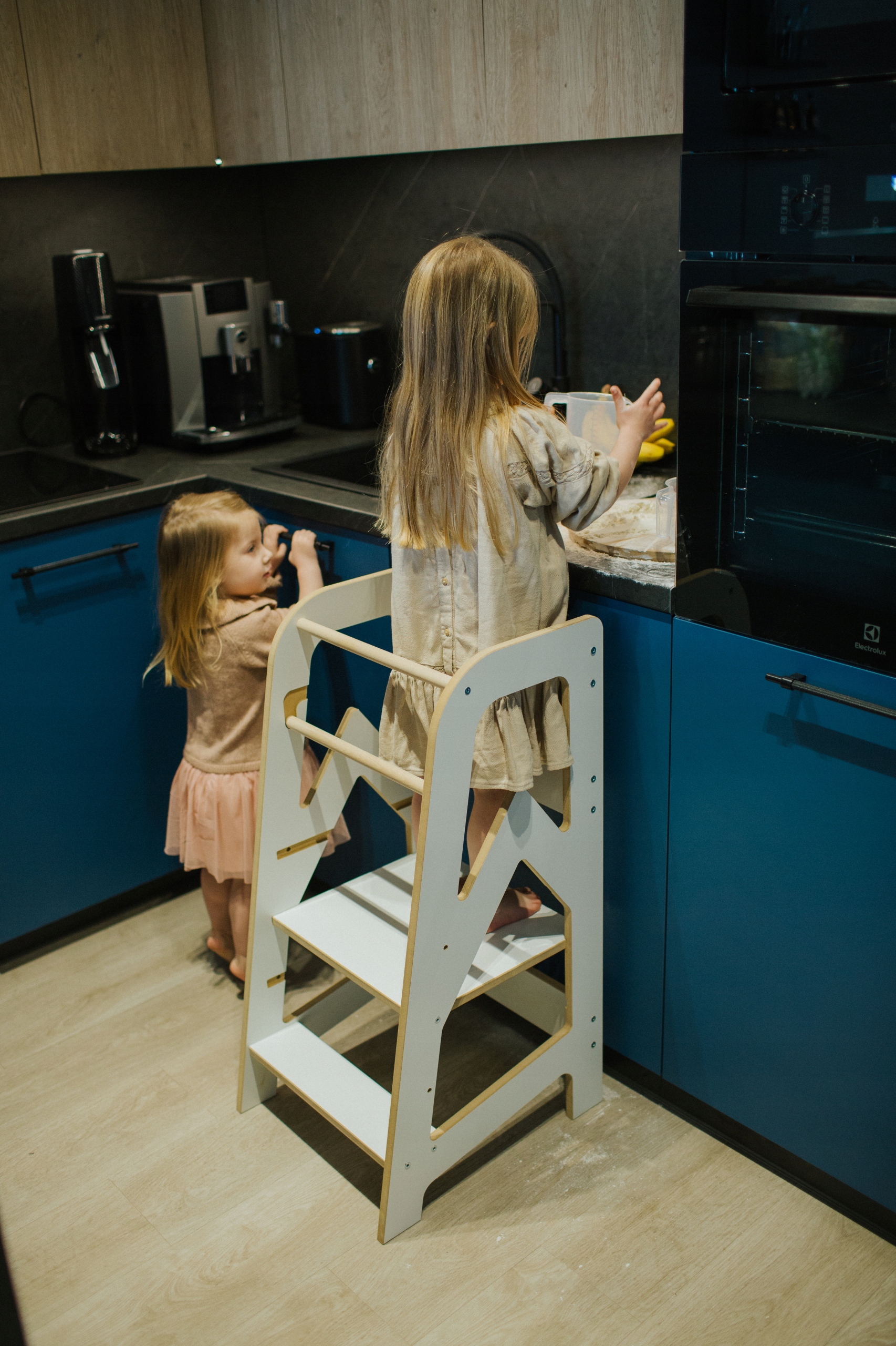 Kitchen Helper Pomocnik kuchenny biały BTM2+ Marka Lila Baby