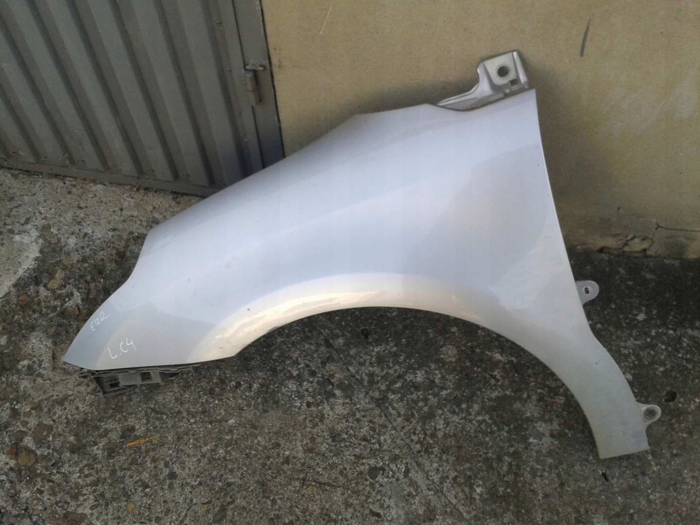 BŁOTNIK LEWY PRZEDNI PRZÓD CITROEN C4 3D EZR