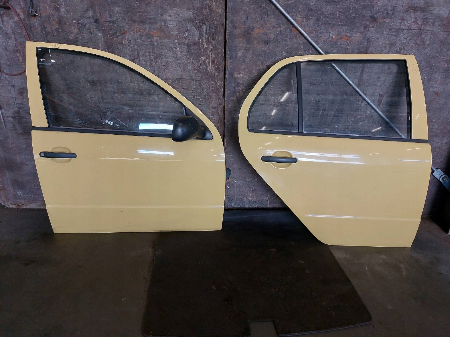 door complete right front + right rear part SKODA FABIA and 6260