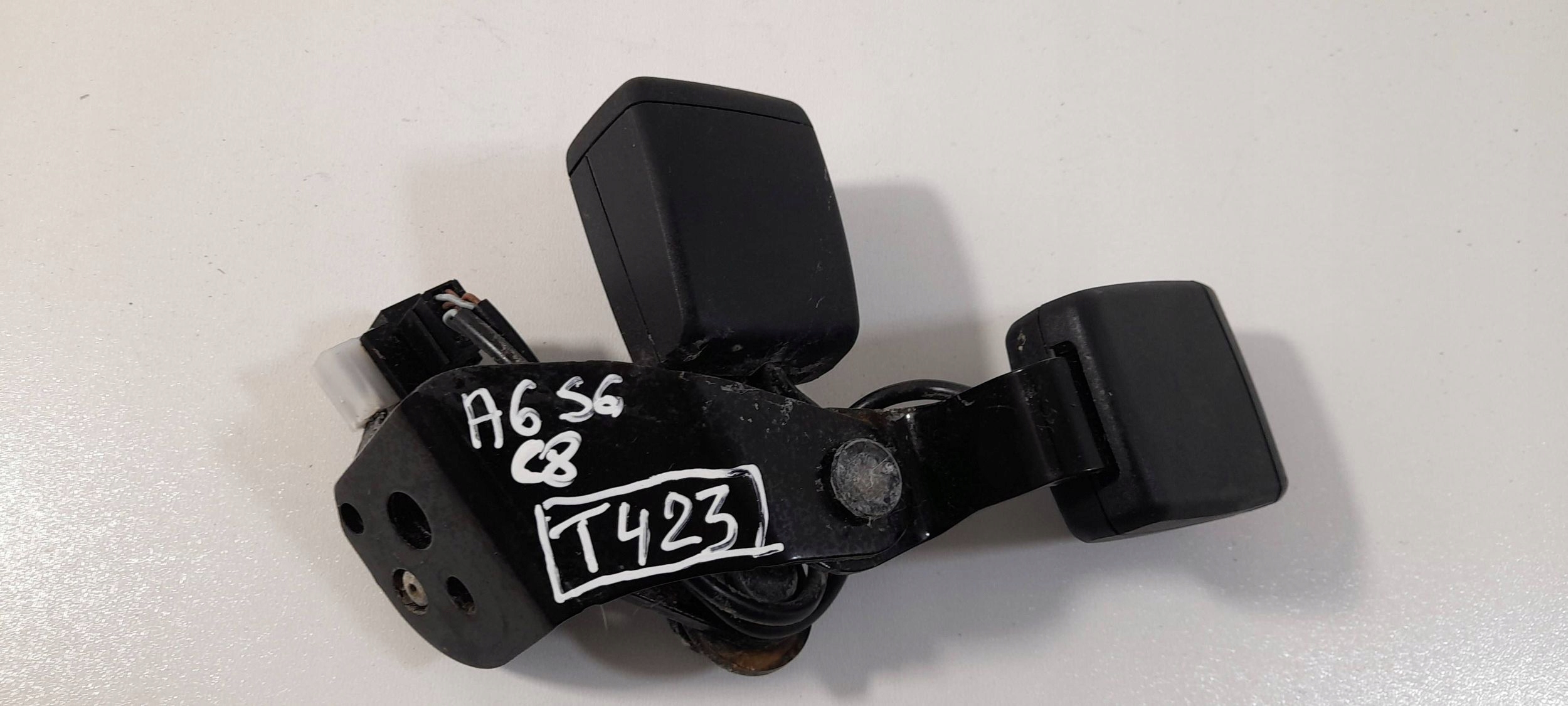 Audi A6 S6 C8 4K Fixation arbre ceintures sécurité Arrière 4KD857739 (T423)