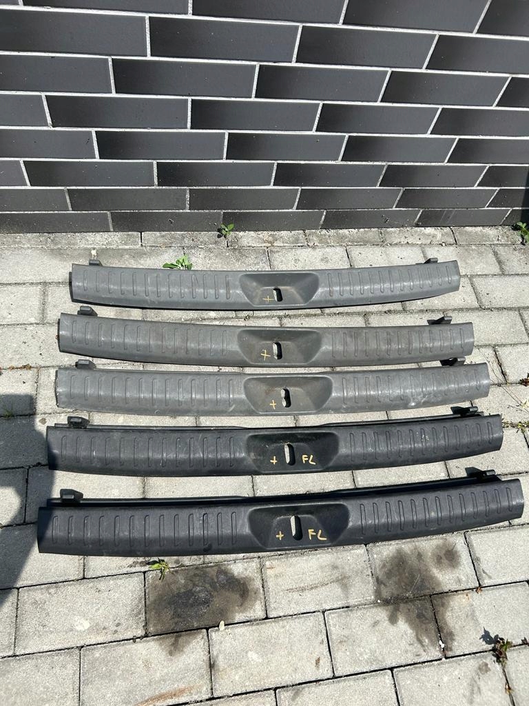 Prius Plus osłona pasa tylnego