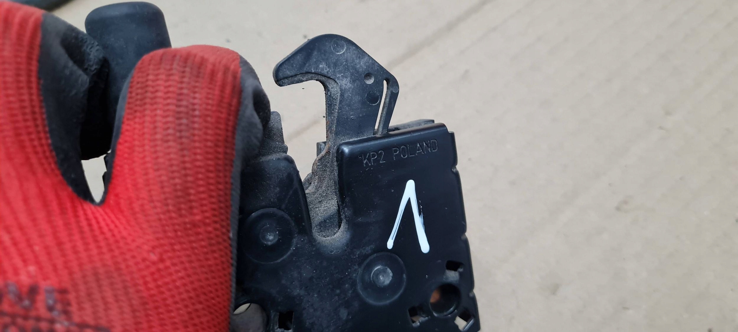 S5 8W A5 lock POKRYWY bonnets front 8W0823509C ORG A4 B9 8W S4