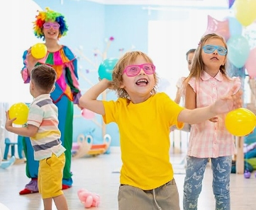 ZESTAW PLASTIKOWYCH OKULARÓW IMPREZOWYCH RÓŻNE KOLORY Waga produktu z opakowaniem jednostkowym 0.4 kg